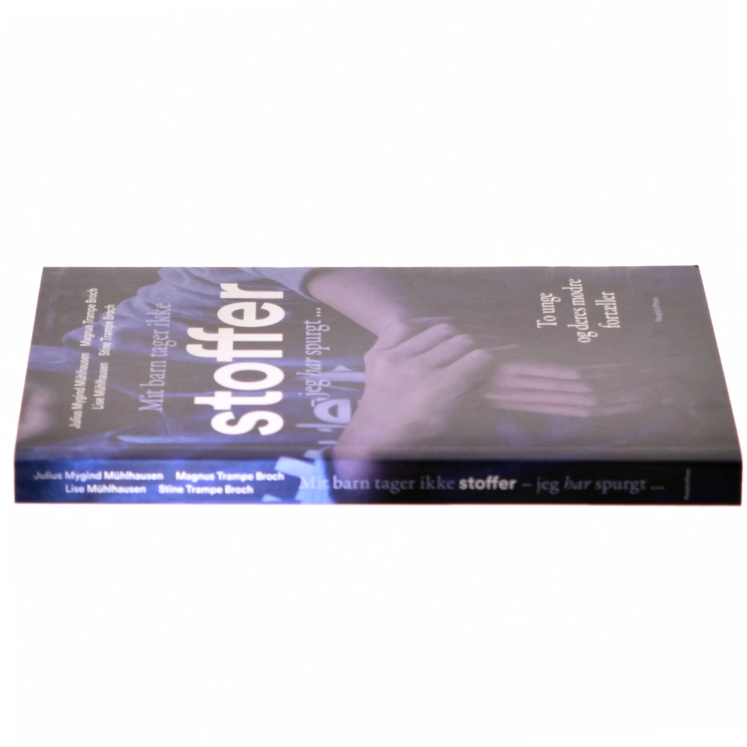 Mit barn tager ikke stoffer - jeg har spurgt : to unge og deres mødre fortæller af Julius Mygind Mühlhausen (Bog)