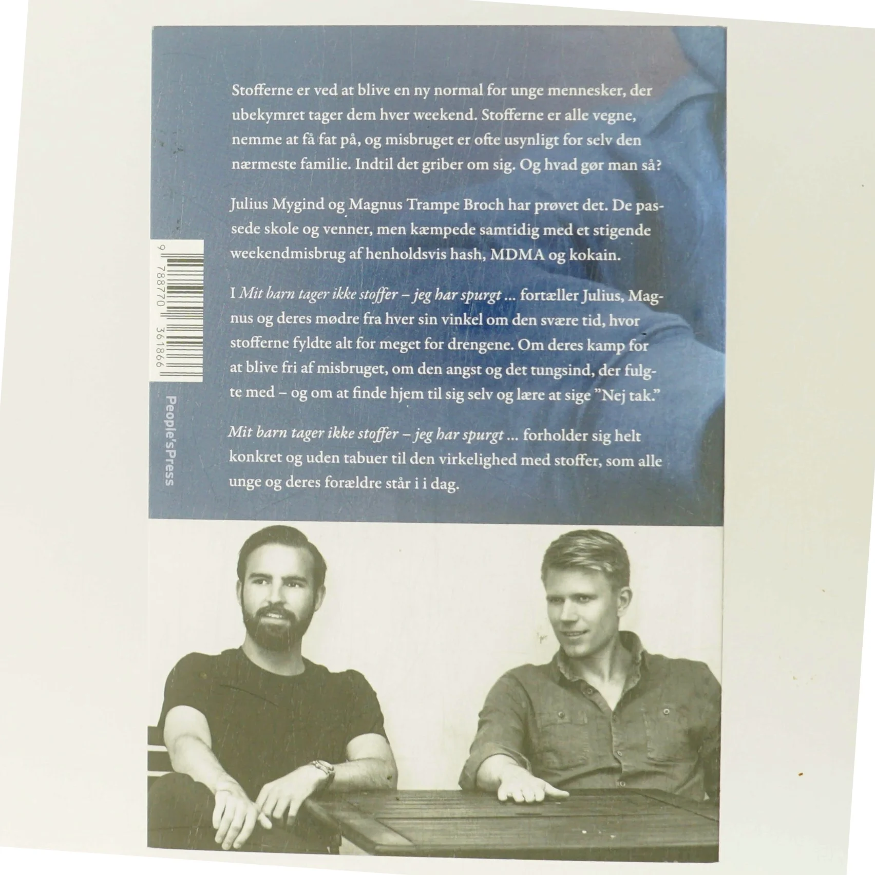 Mit barn tager ikke stoffer - jeg har spurgt : to unge og deres mødre fortæller af Julius Mygind Mühlhausen (Bog)