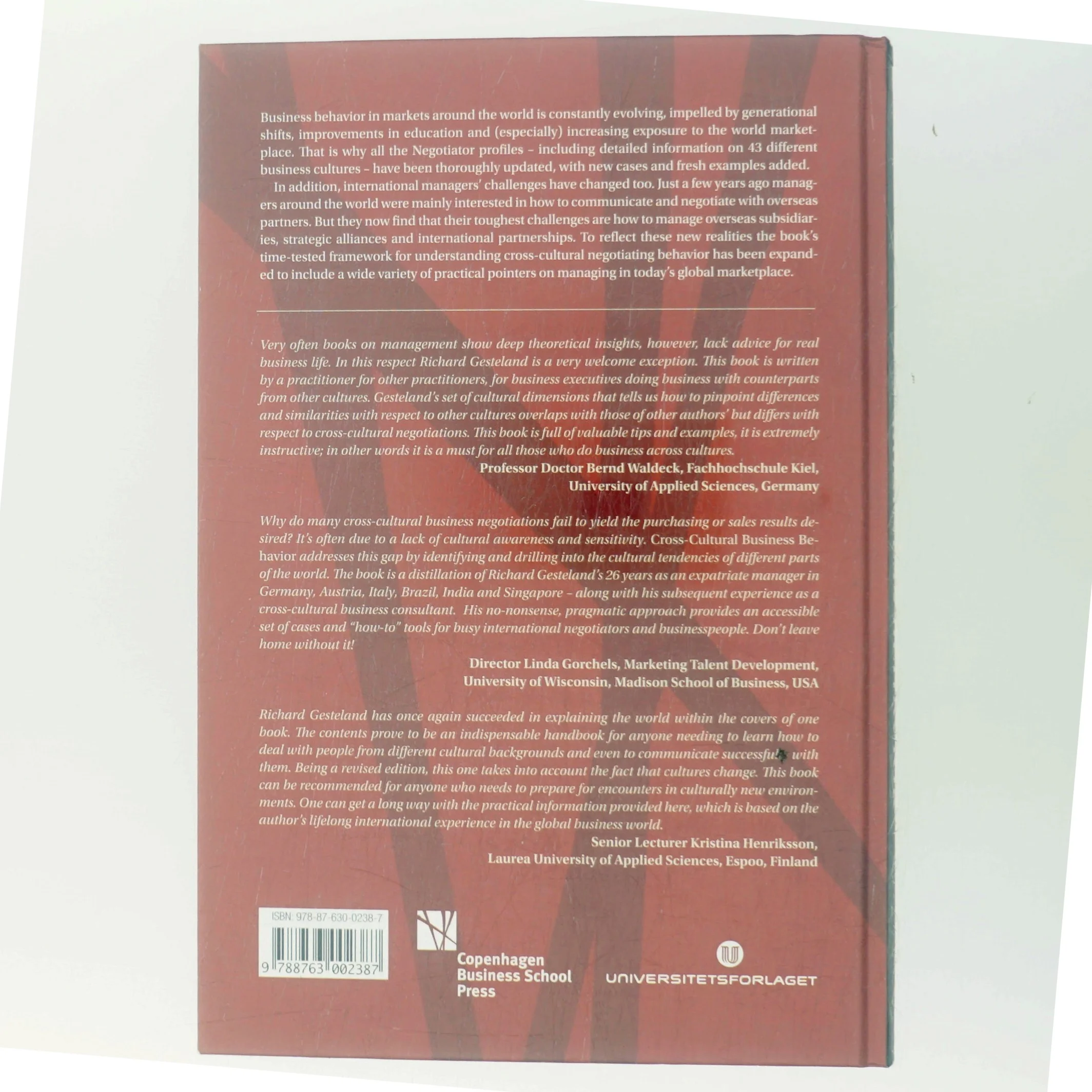 Cross-cultural business behavior : a guide for global management af Richard R. Gesteland (Bog)