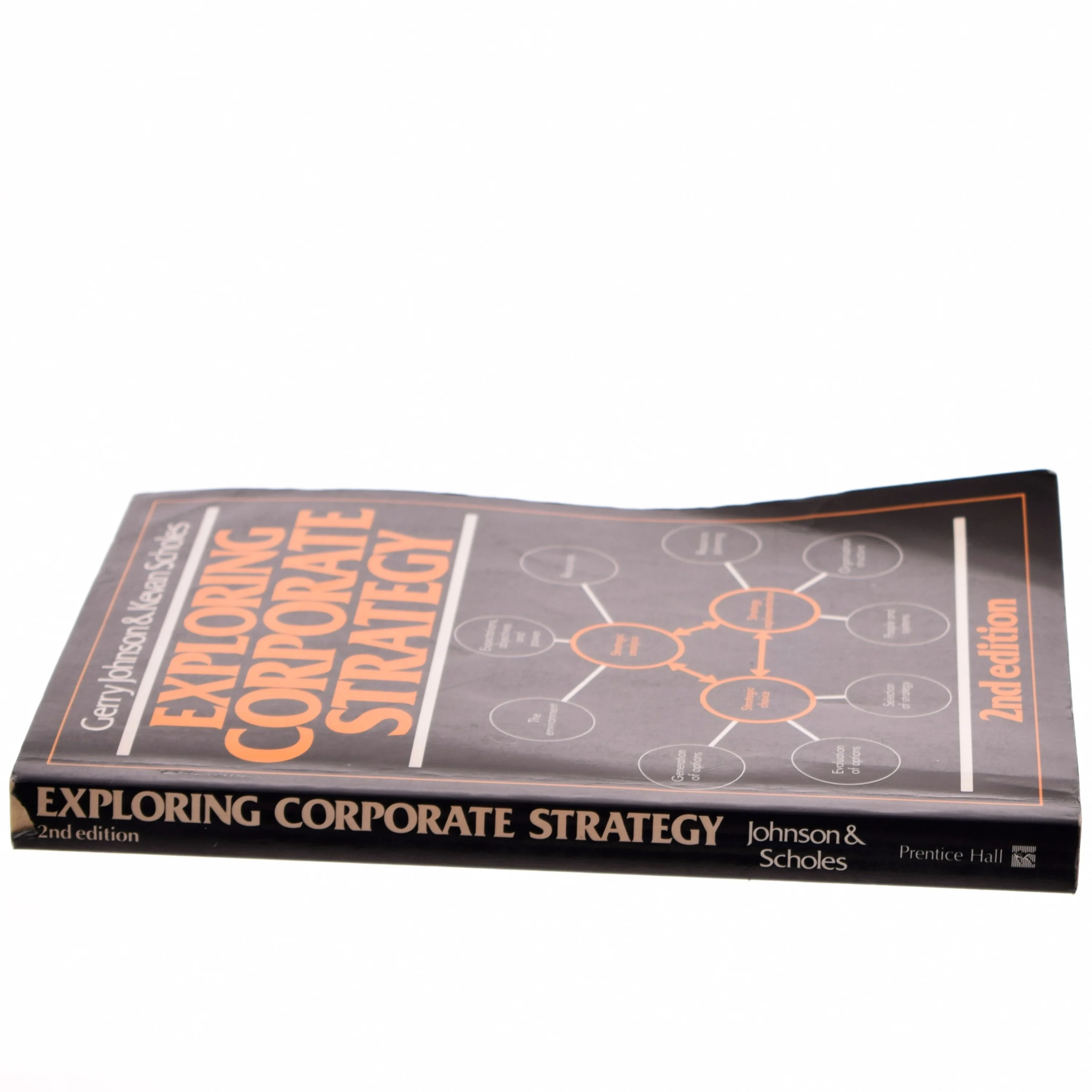Exploring corporate strategy (Bog)