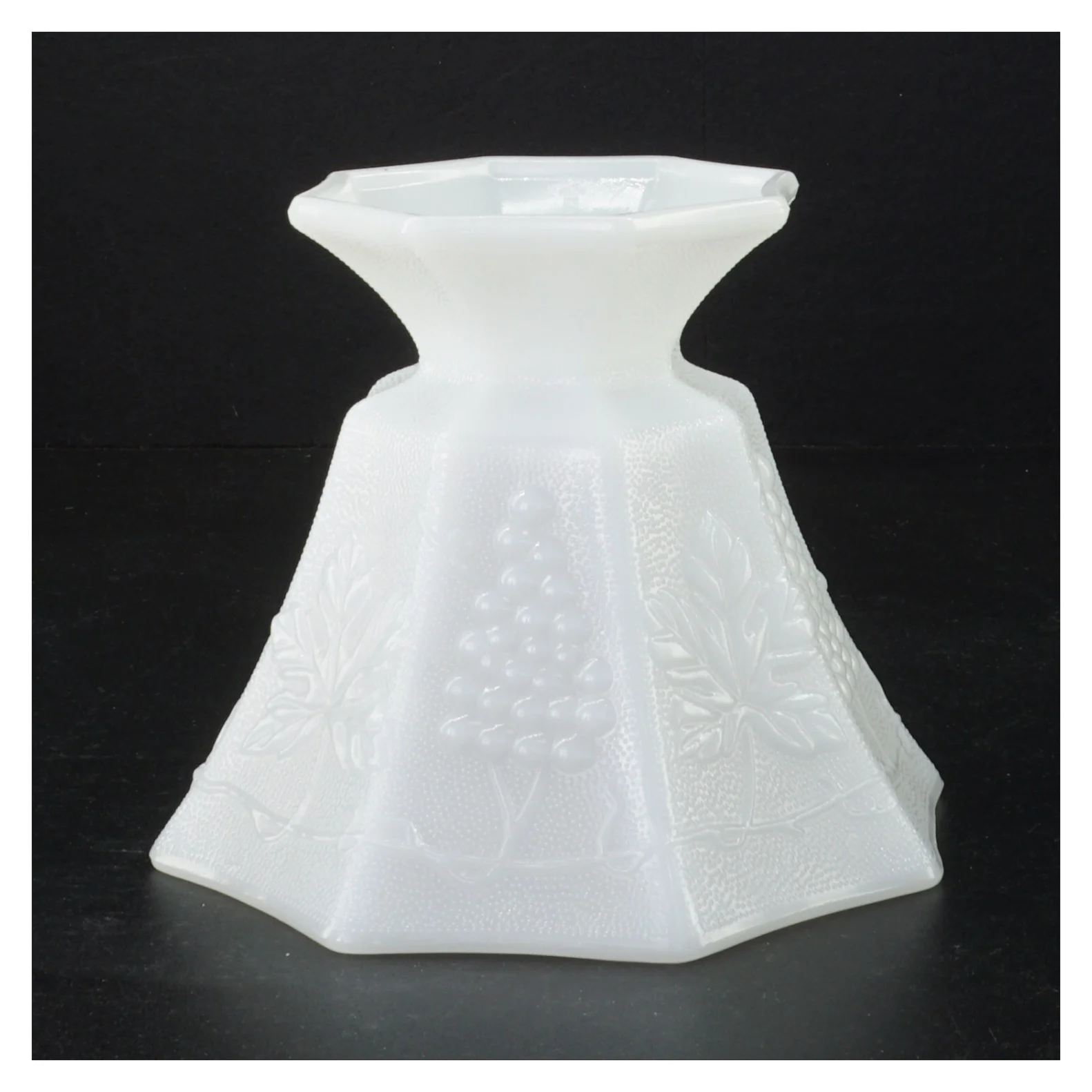 Hvid opaline mælkeglas skål I presset glas (str. 13 x 15 cm)