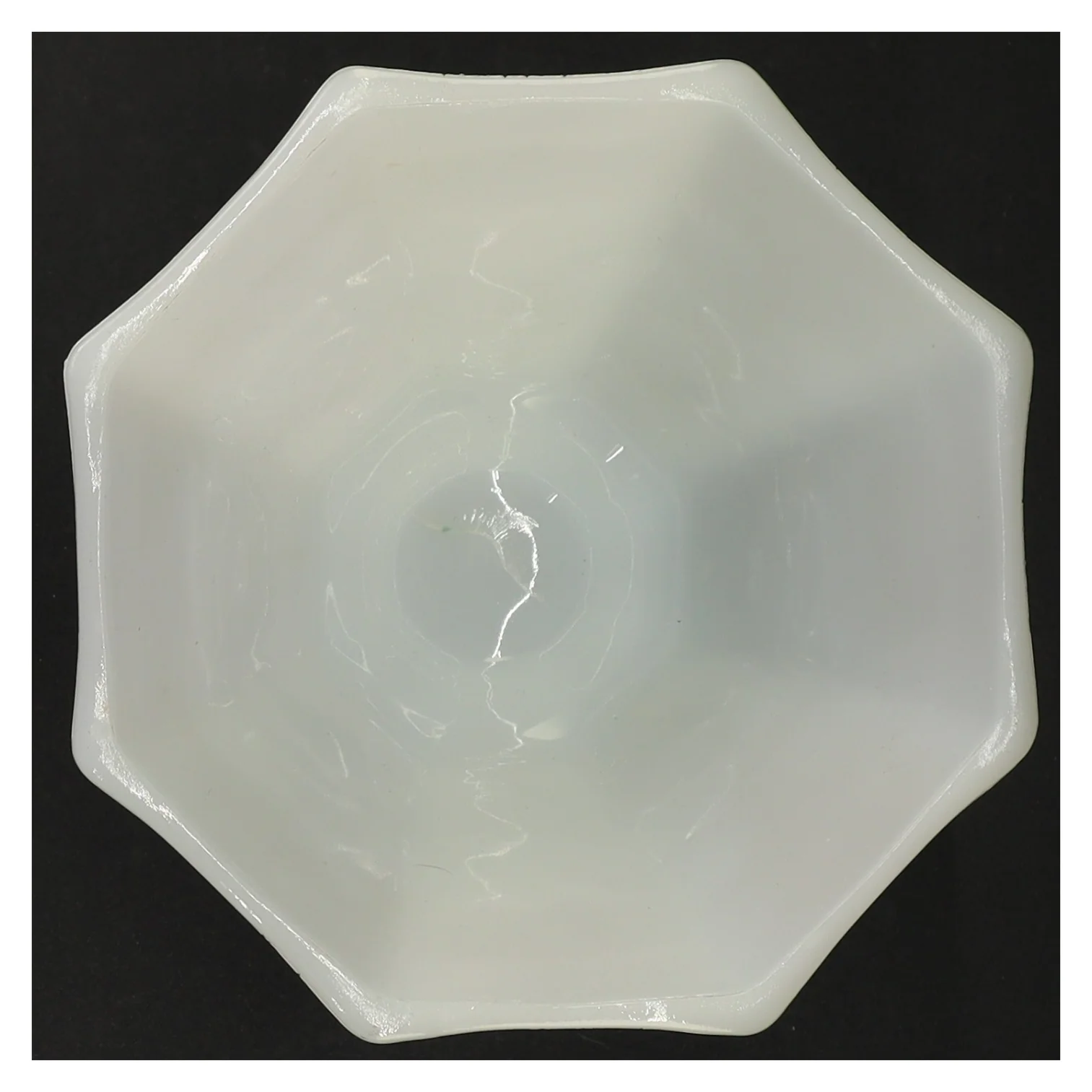 Hvid opaline mælkeglas skål I presset glas (str. 13 x 15 cm)