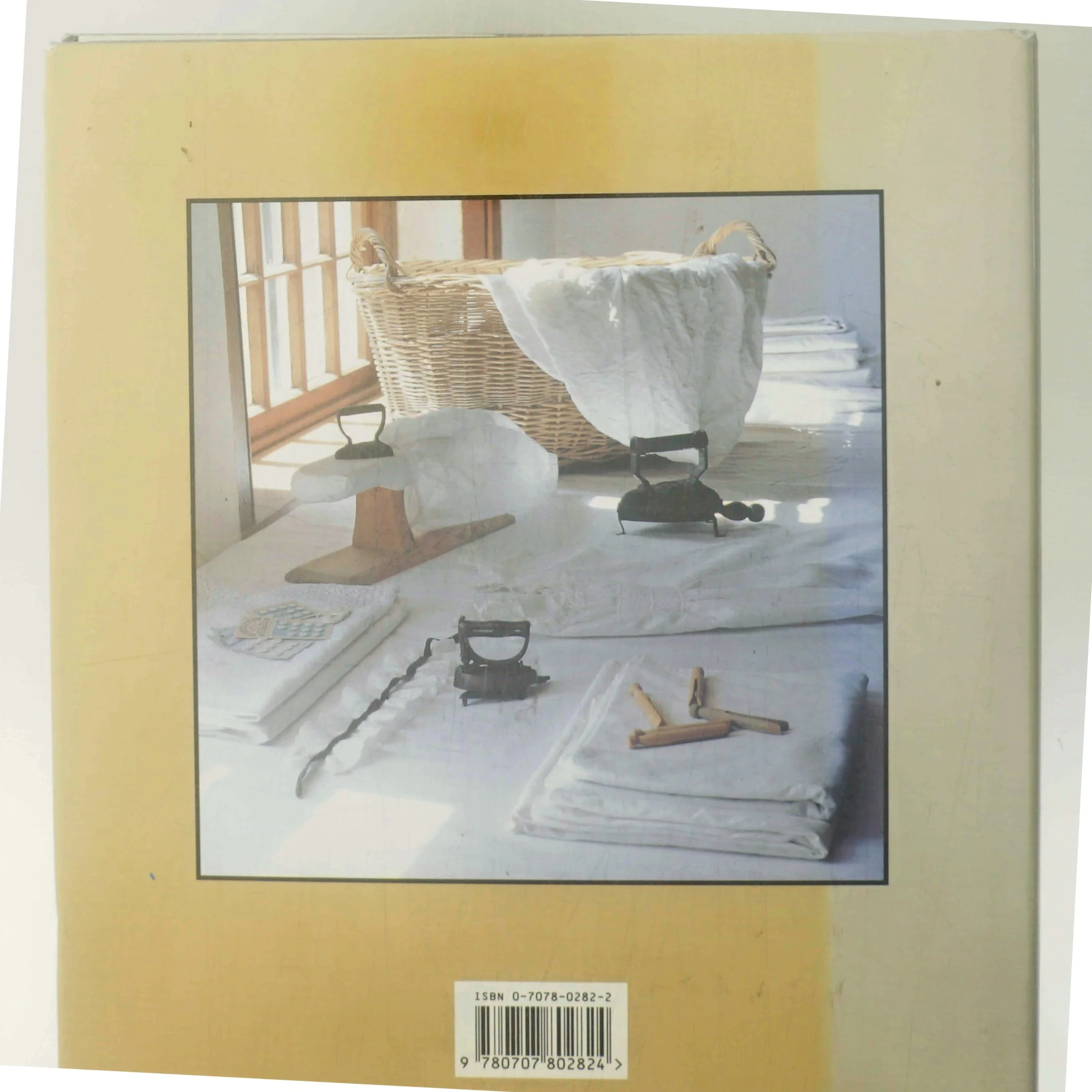 Behind the Scenes af Christina Hardyment (Bog)