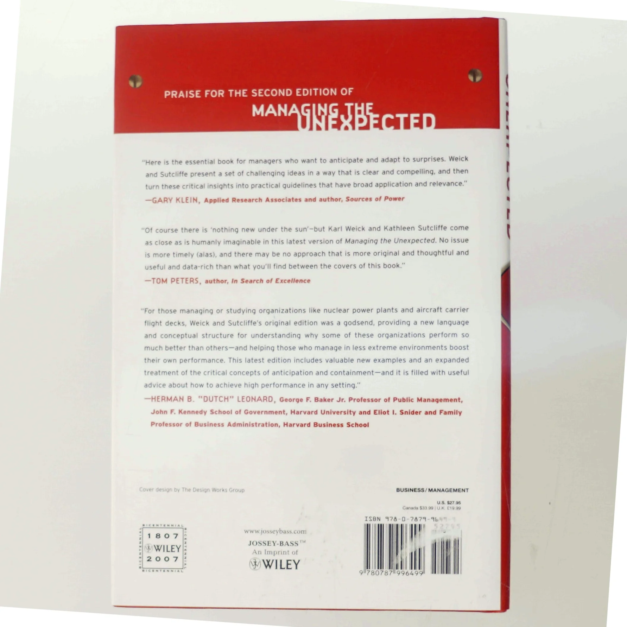 Managing the unexpected : resilient performance in an age of uncertainty af Karl E. Weick (Bog)