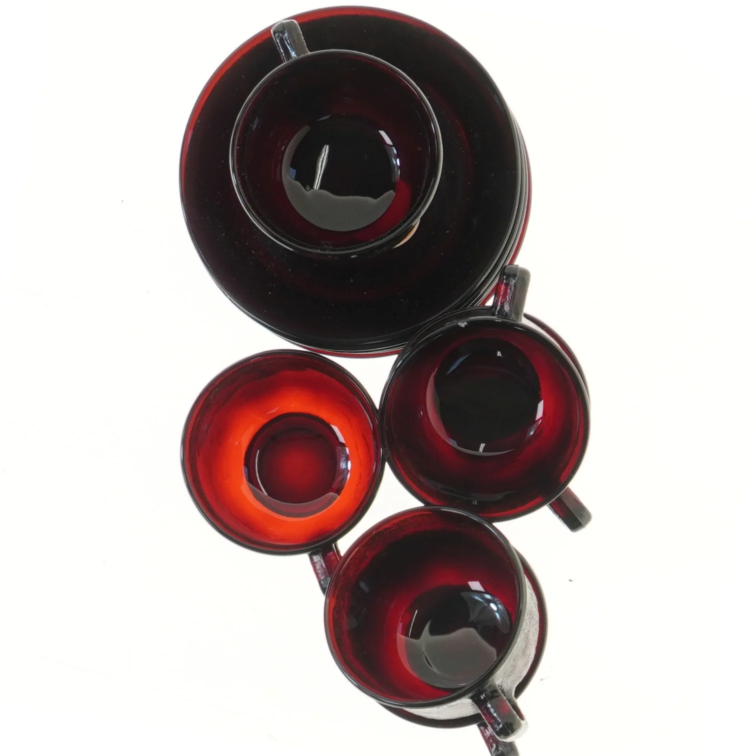 Sæt med røde kaffekopper og underkopper fra Arcoroc (str. 6 styk, ø 14 og 8,5 cm)