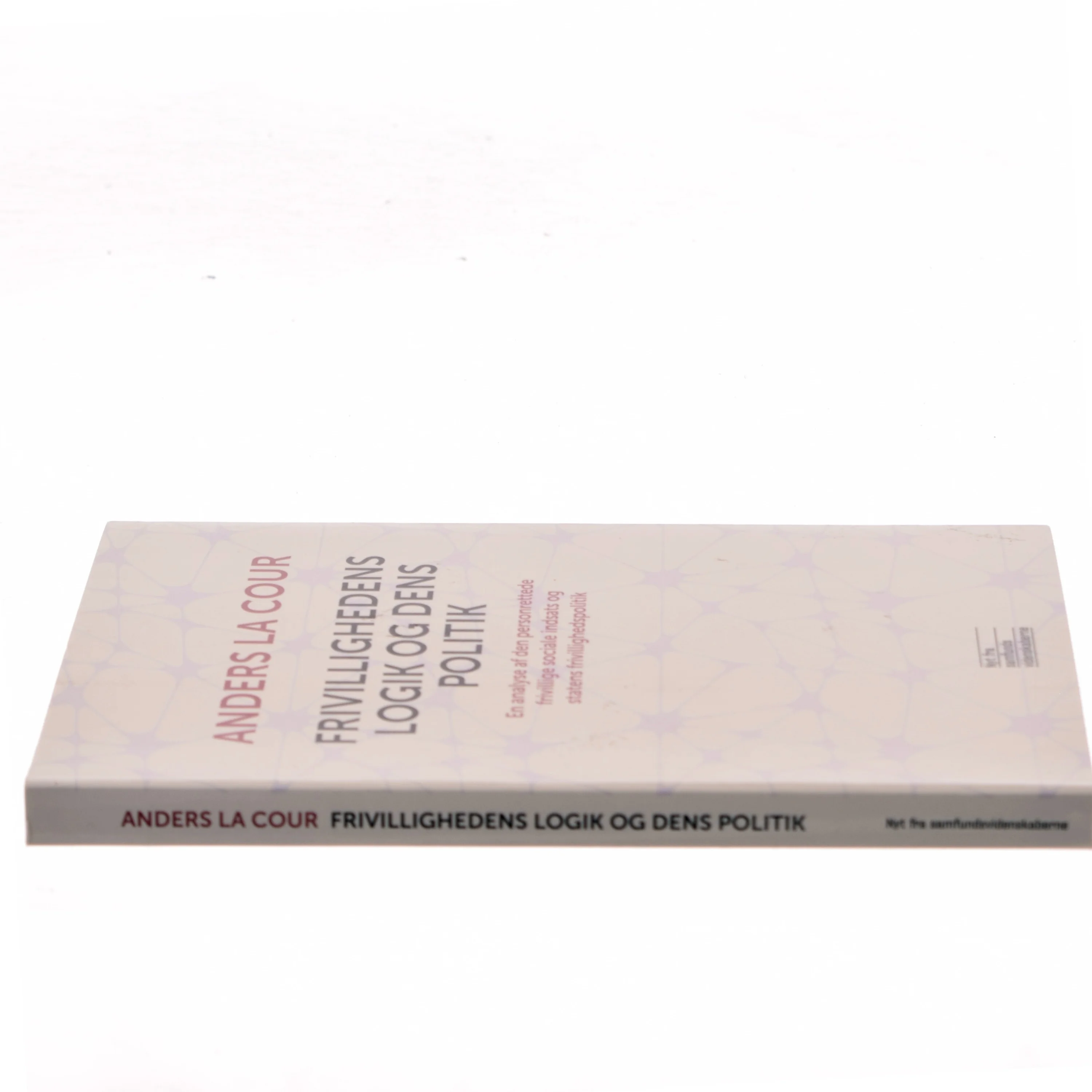 Frivillighedens logik og dens politik : en analyse af den personrettede frivillige sociale indsats og statens frivillighedspolitik af Anders La Cour (Bog)