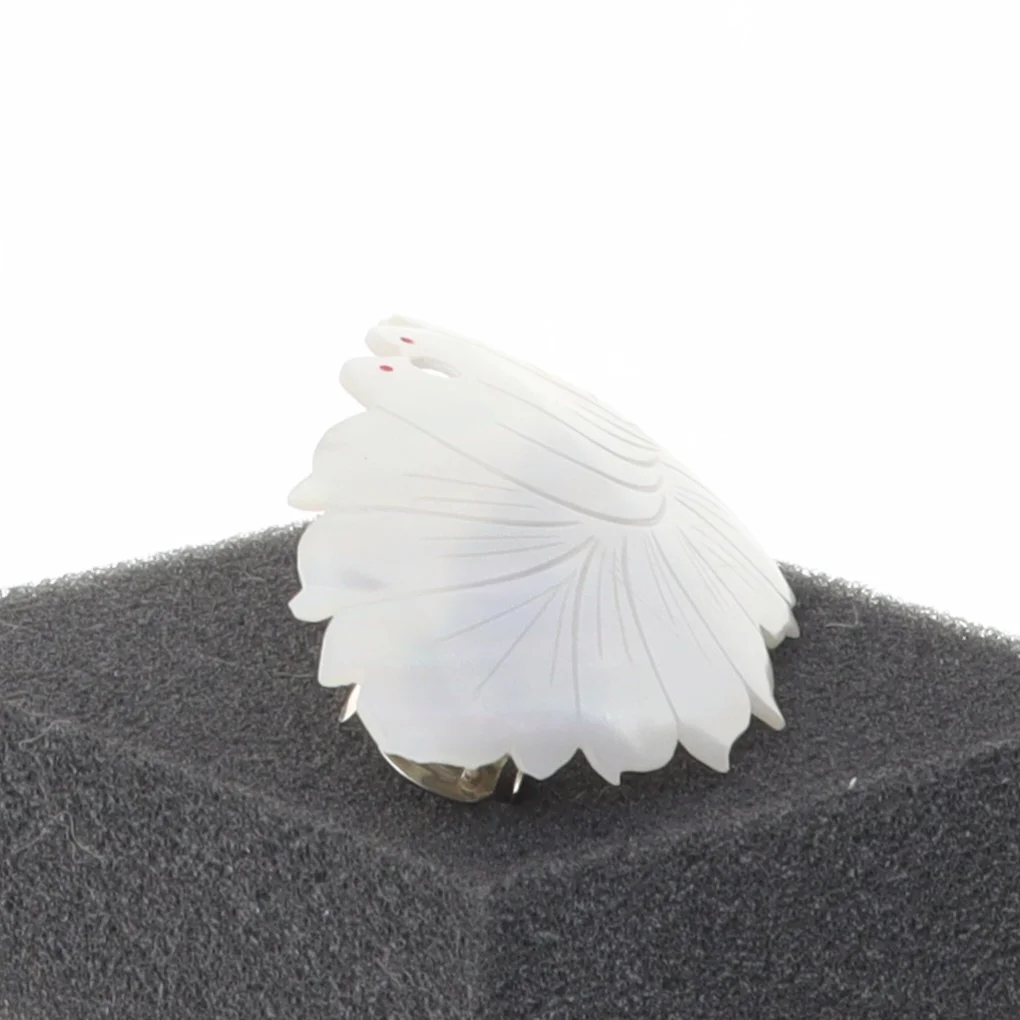 Hvidt Perlemor hår spænde smykke med to kyssede turtelduer fugle (str. 9 x 3 komma 8 cm)