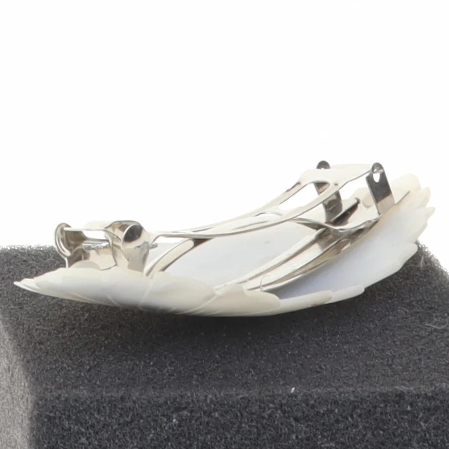 Hvidt Perlemor hår spænde smykke med to kyssede turtelduer fugle (str. 9 x 3 komma 8 cm)