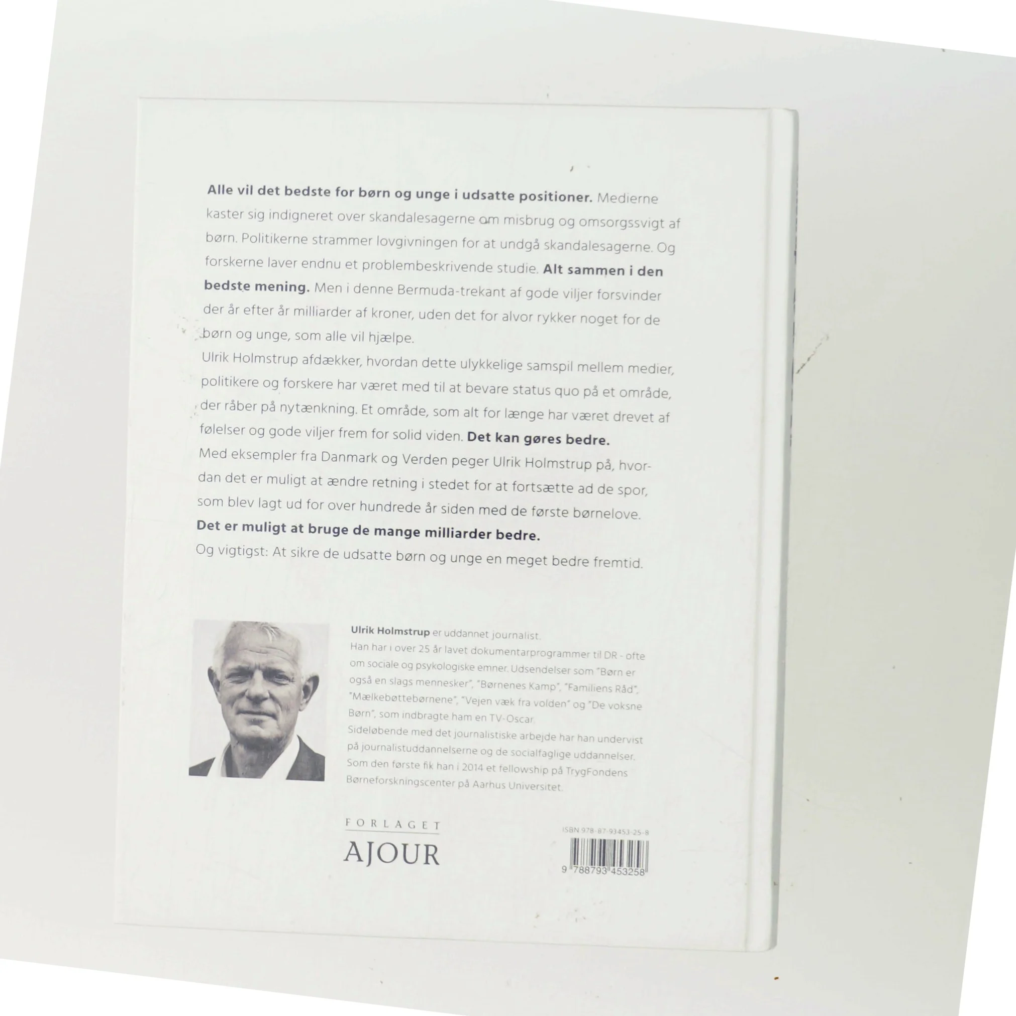 Udsat for pressen : journalistik, politik og forskning om børn i udsatte positioner af Ulrik Holmstrup (Bog)