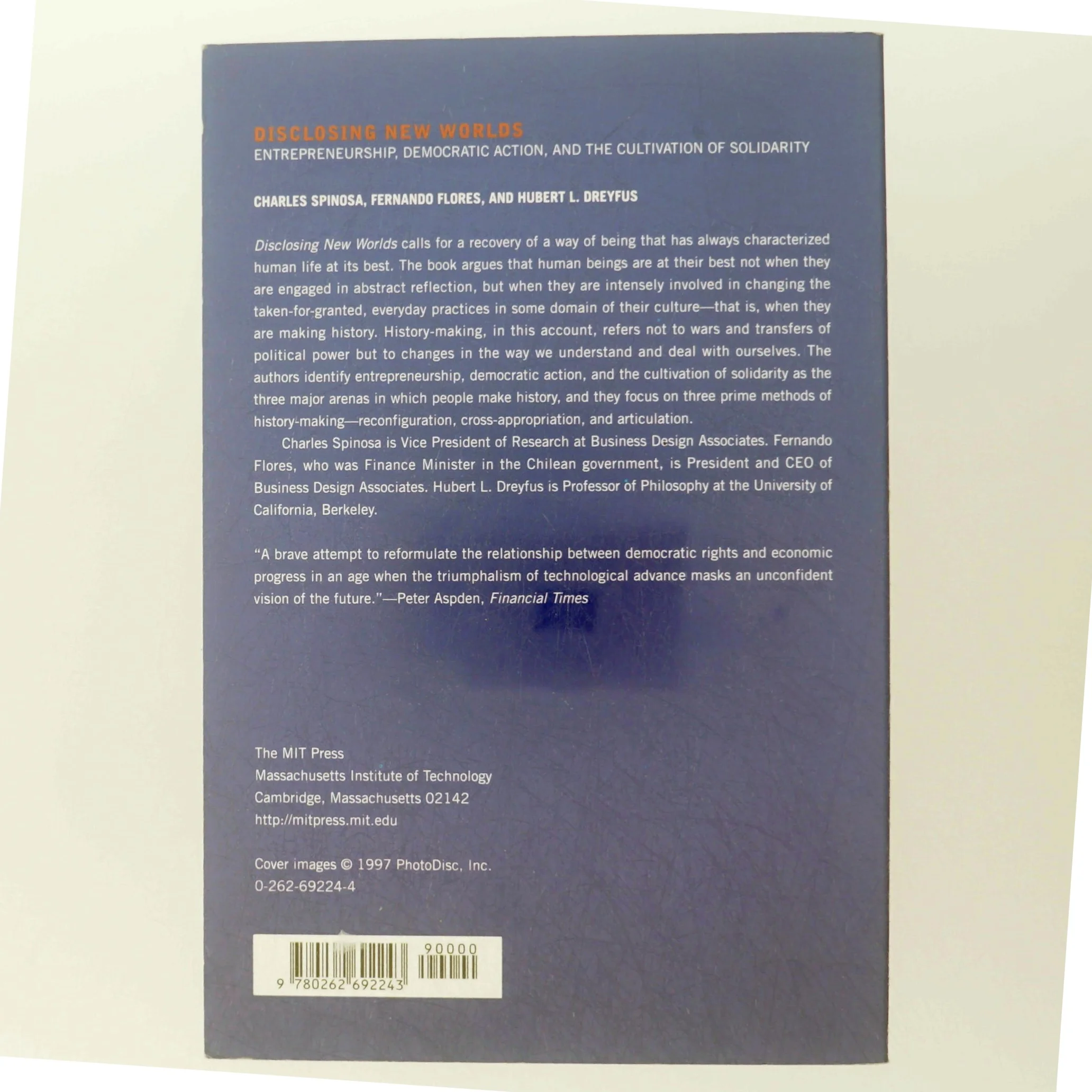 Disclosing new worlds : entrepreneurship, democratic action and the cultivation of solidarity (Bog)