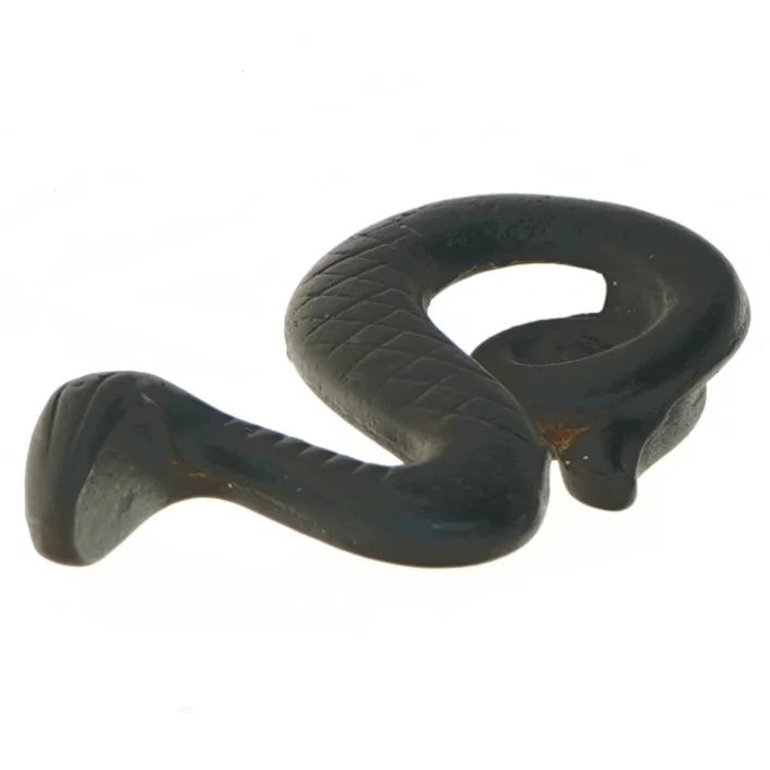 Sort dekoration i form af en slynget figur (str. 13x7 cm)