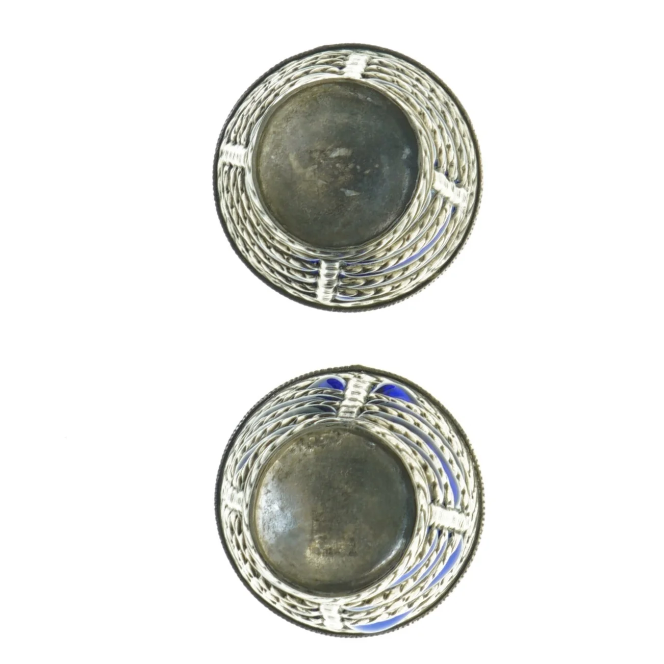 Dekorative sølvfarvede lysestager med blåt glas (str. 10 x, 8 cm)