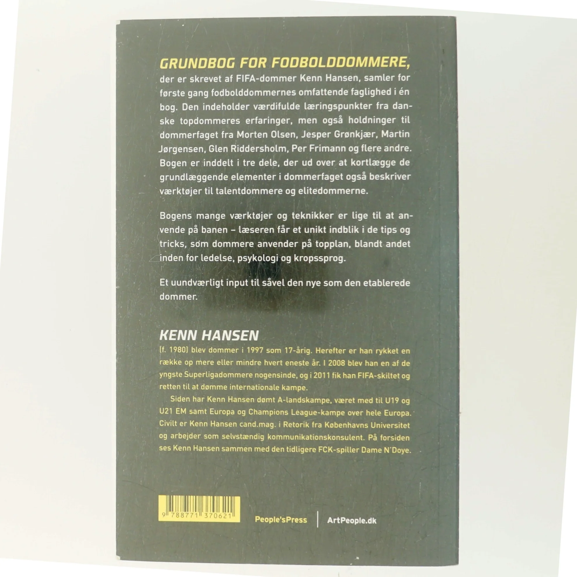 Grundbog for fodbolddommere af Kenn Hansen (f. 1980) (Bog)