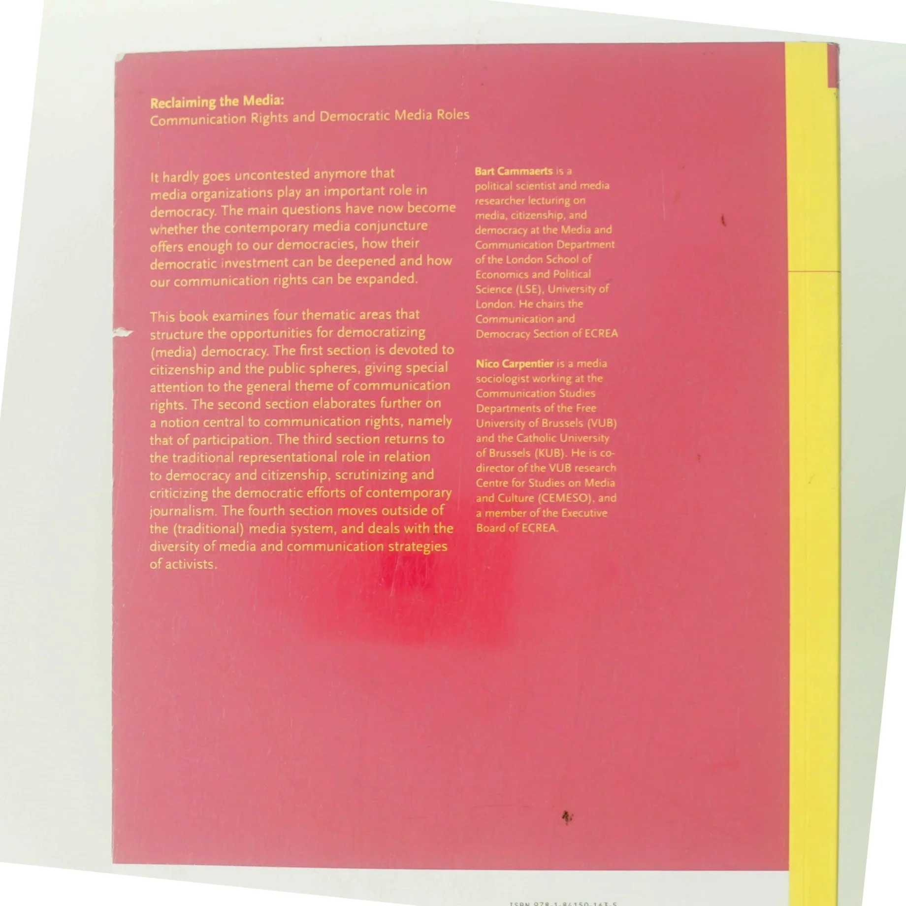 Reclaiming the media : communication rights and democratic media roles (Bog)