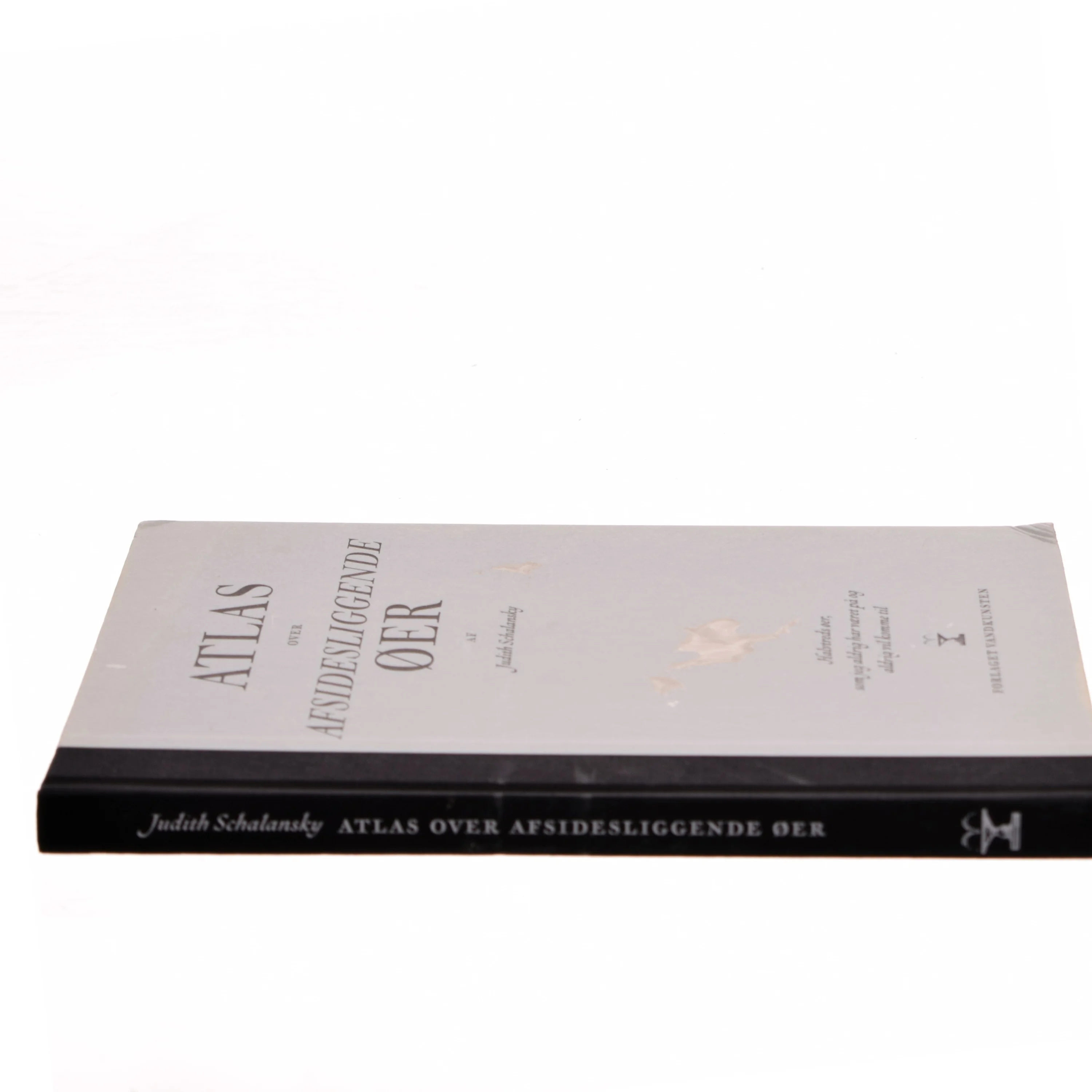 Atlas over afsidesliggende øer : halvtreds øer, som jeg aldrig har været på og aldrig vil komme til af Judith Schalansky (Bog)