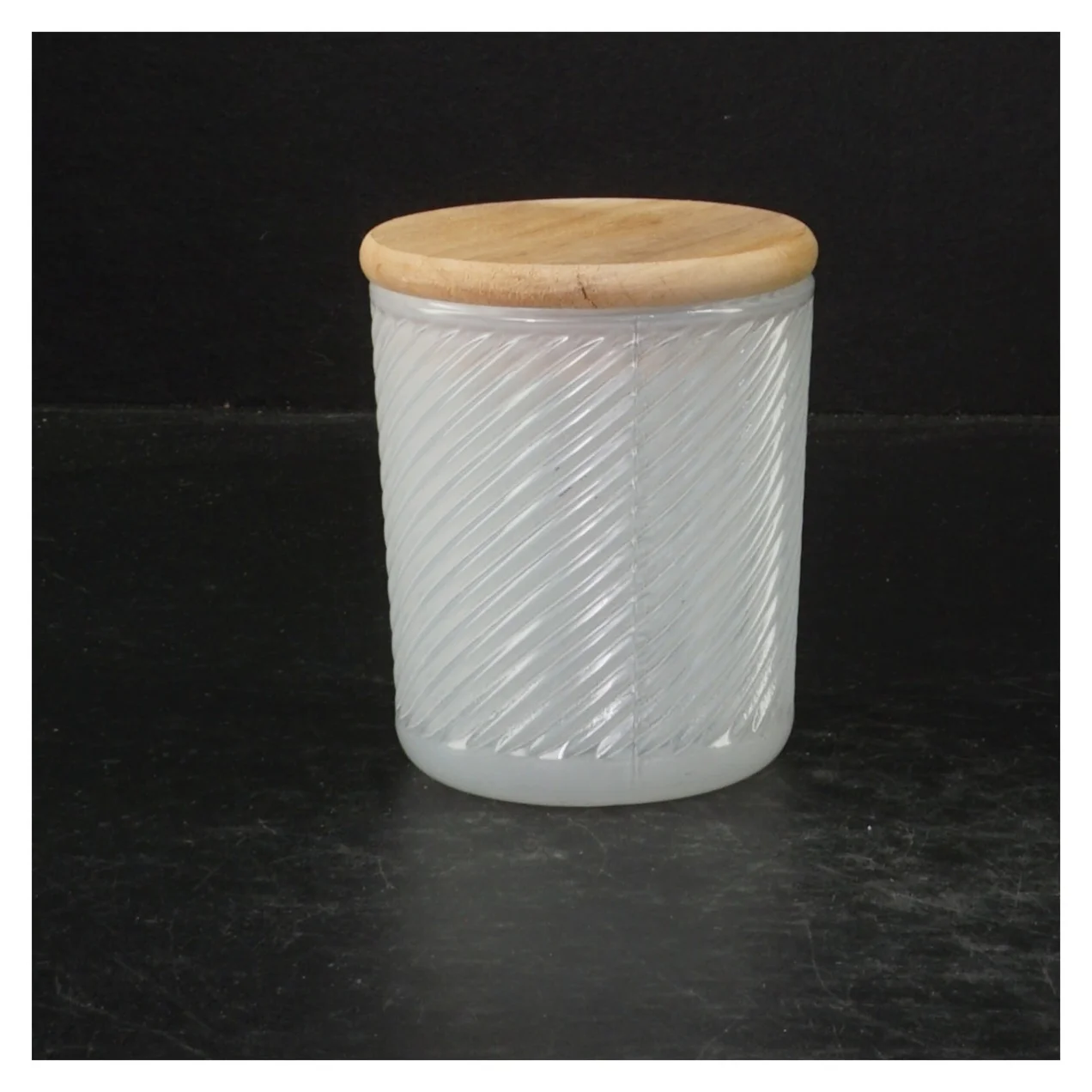 Glasbeholder med trælåg (str. 9 cm)