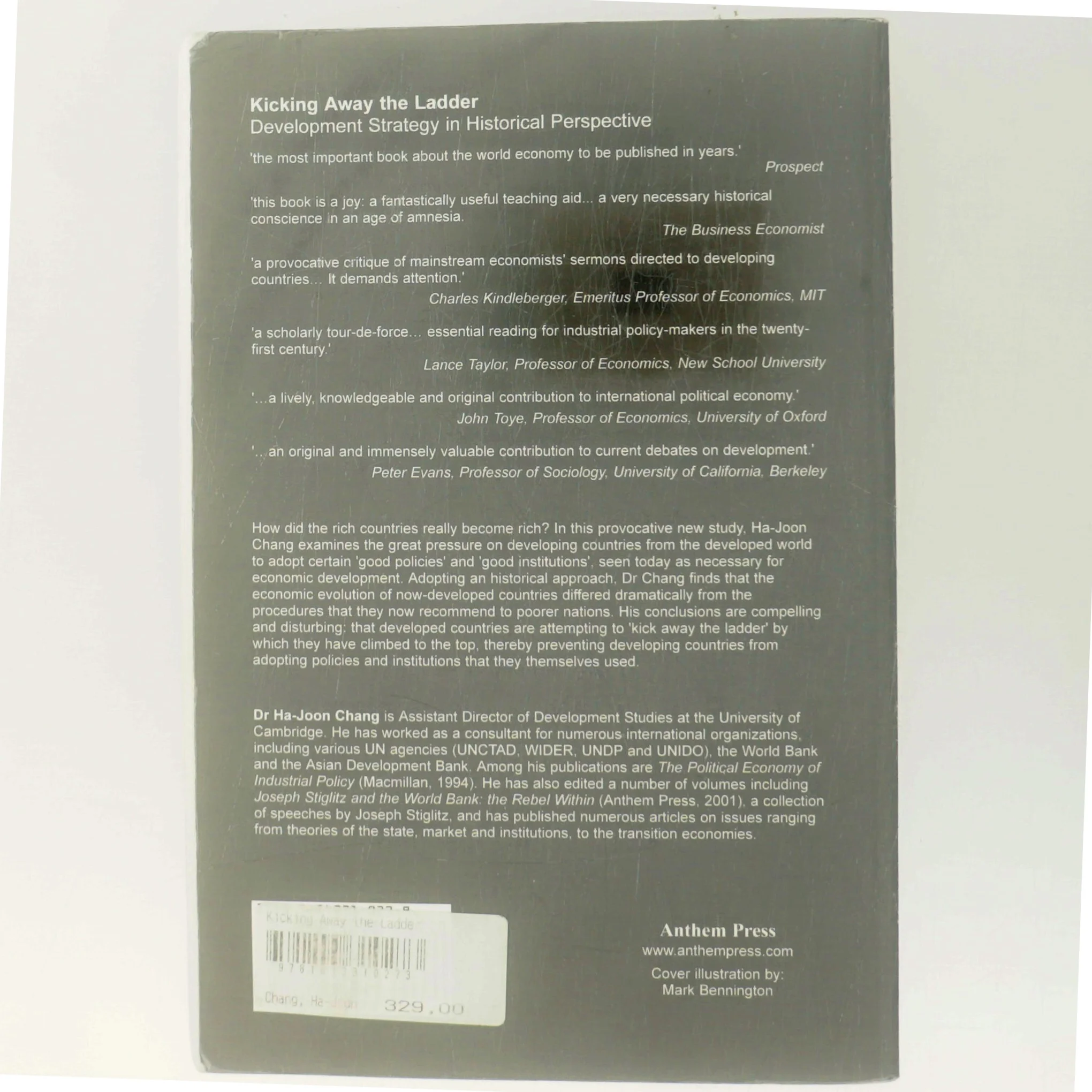 Kicking away the ladder? : economic development in historical perspective af Ha-Joon Chang (Bog)