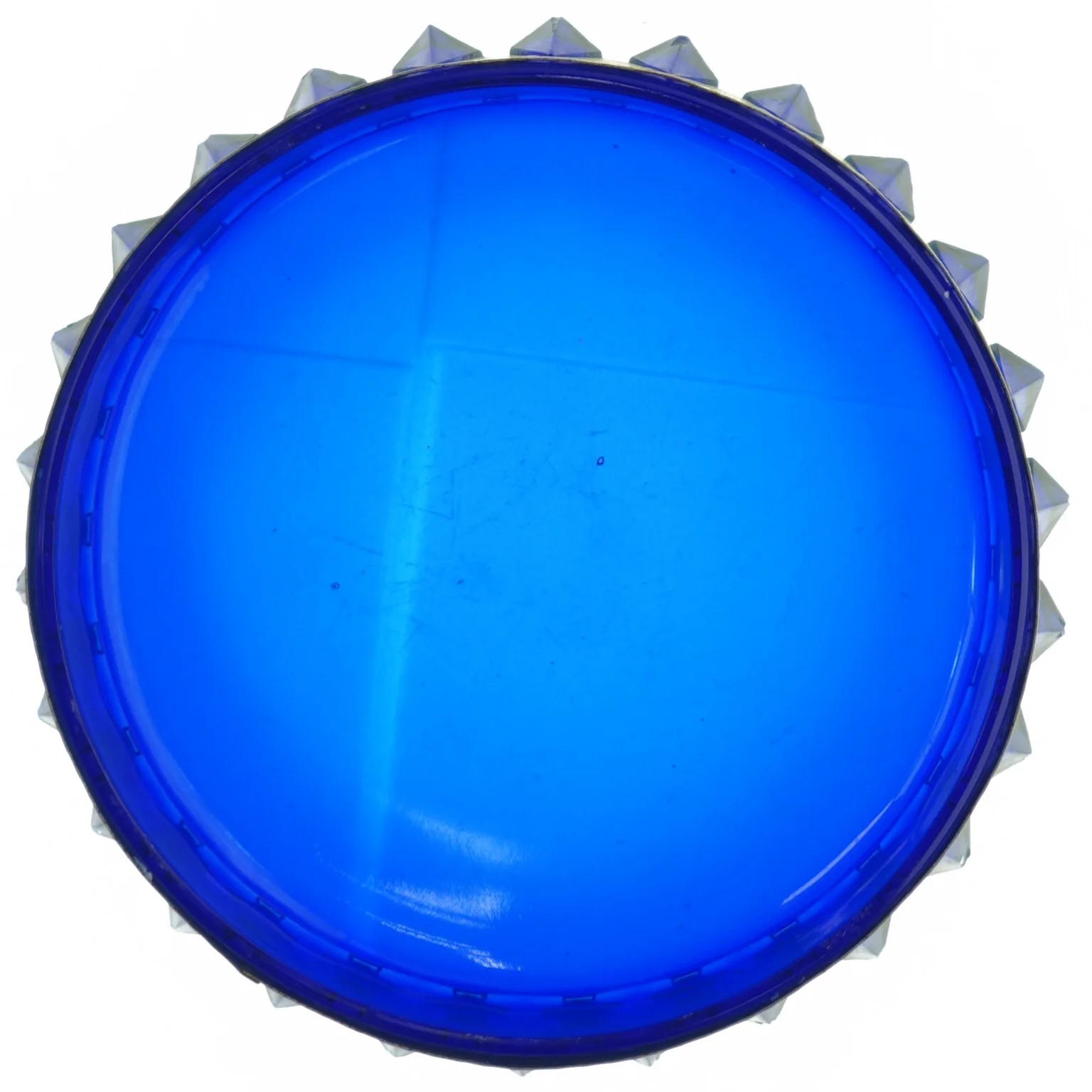 Blåt glasfad monteret med hamret metal (str. Ø 20 cm)