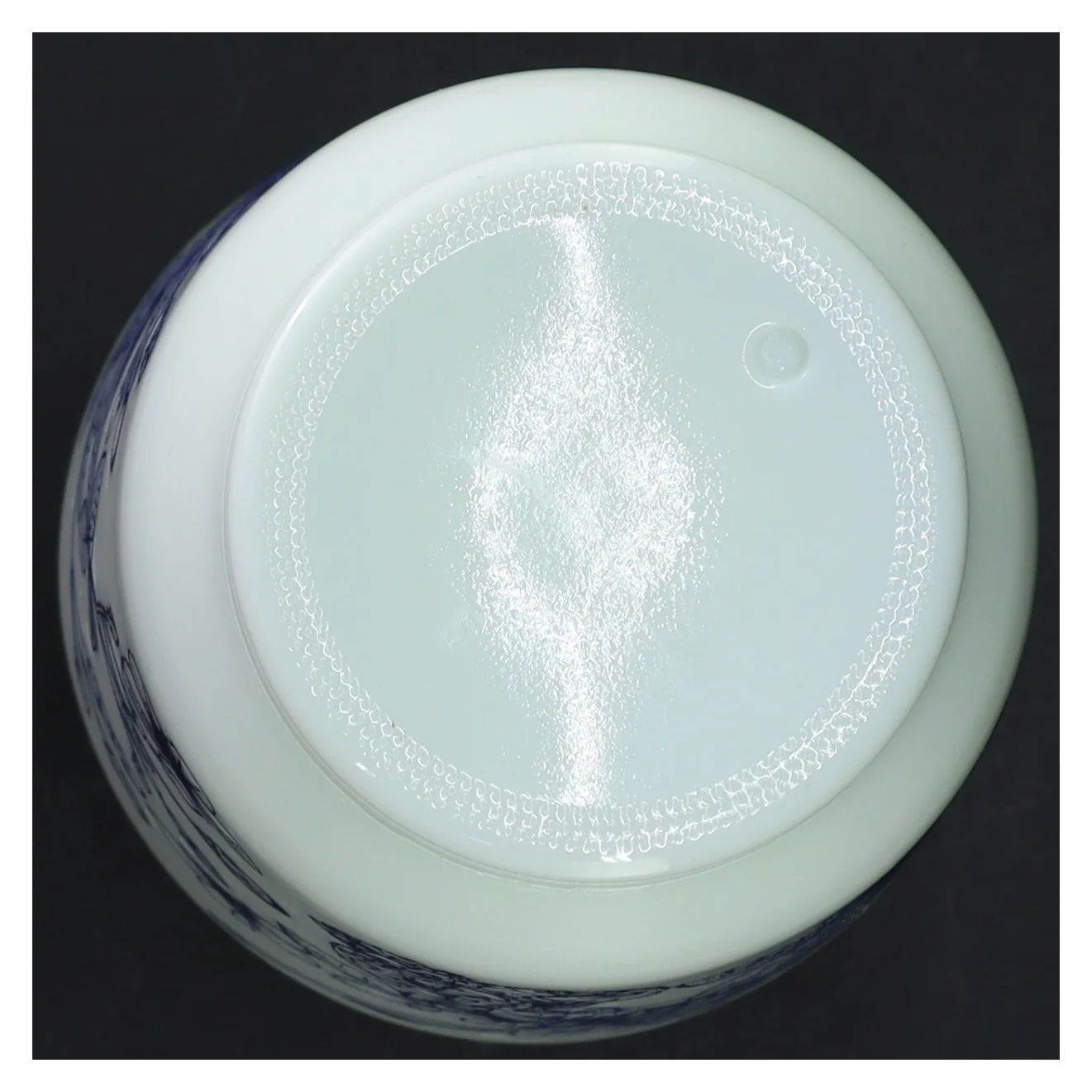 Vase i presset Opaline Mælkeglas med blåt blomstermotiv (str. 22 cm)