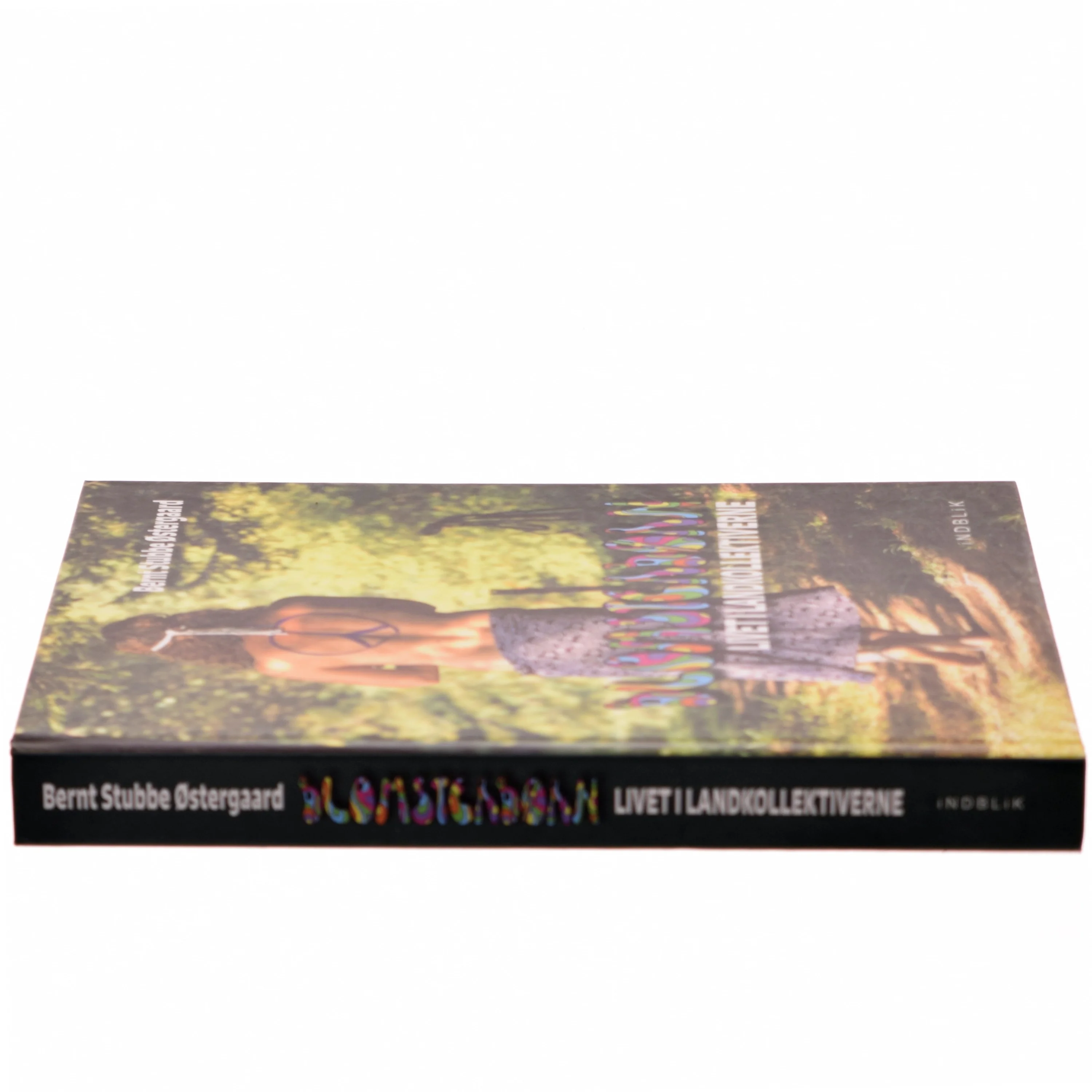 Blomsterbørn : livet i landkollektiverne af Bernt Stubbe Østergaard (Bog)