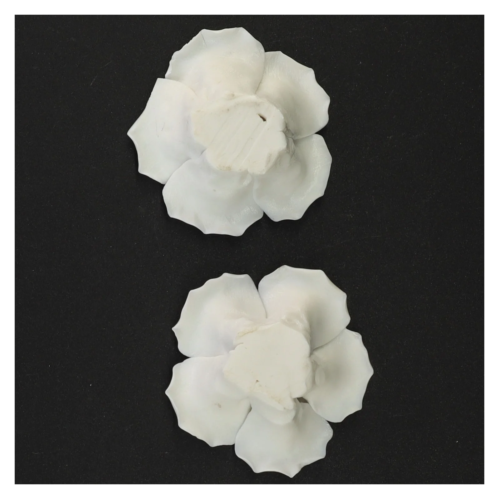 Porcelænsroser til dekoration (str. 7 x 3 cm og 8 x 3 cm)