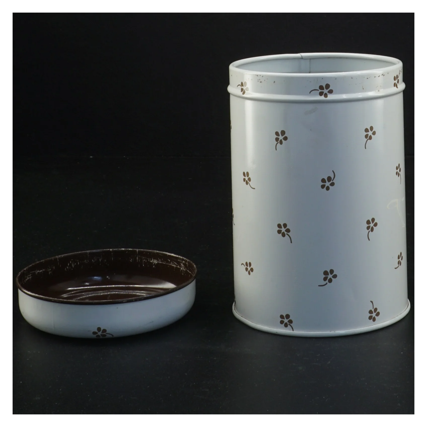 Vintage dåse med blomstermønster fra Södahl (str. 13 x 9 cm)