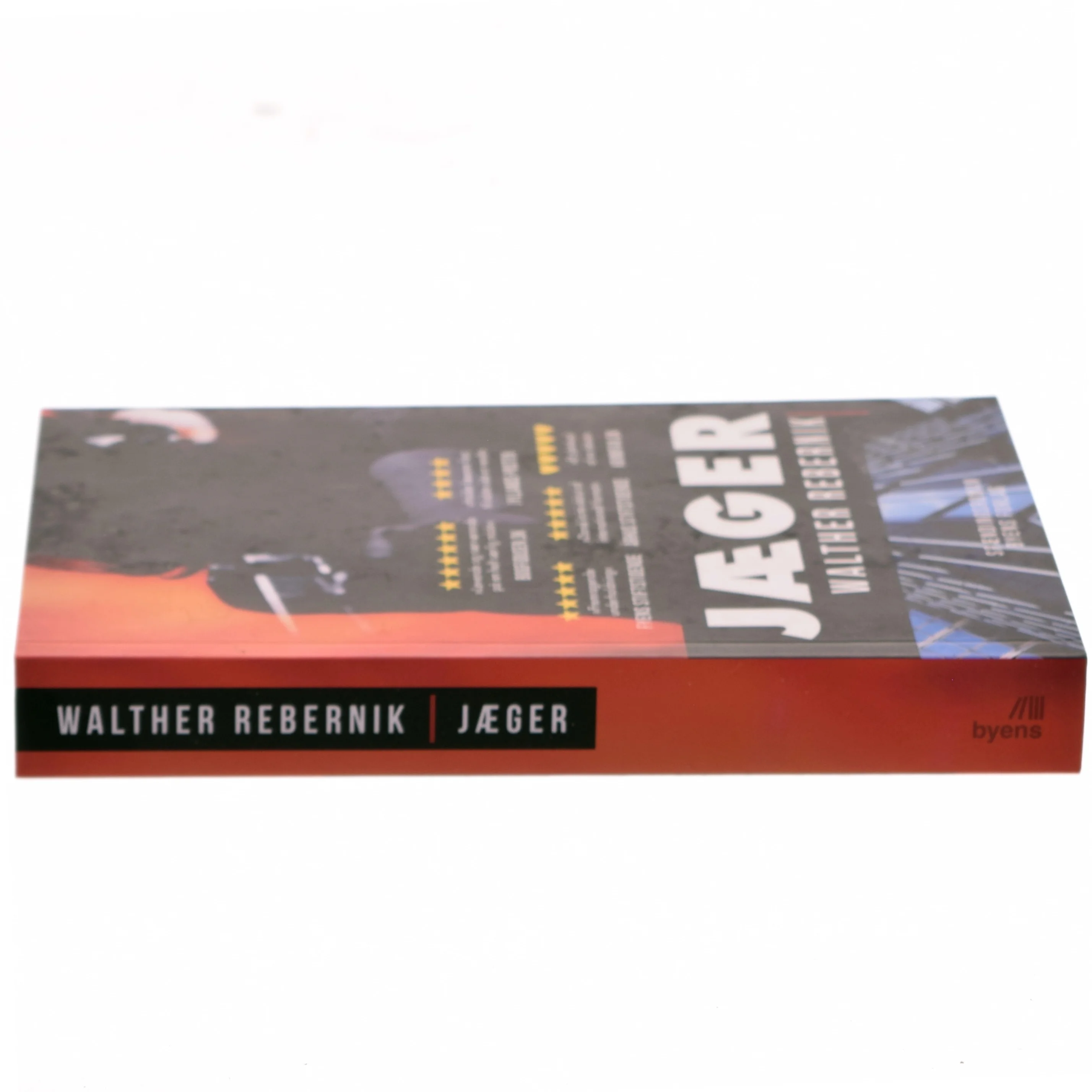 Jæger : krimi af Walther Rebernik (f. 1972) (Bog)