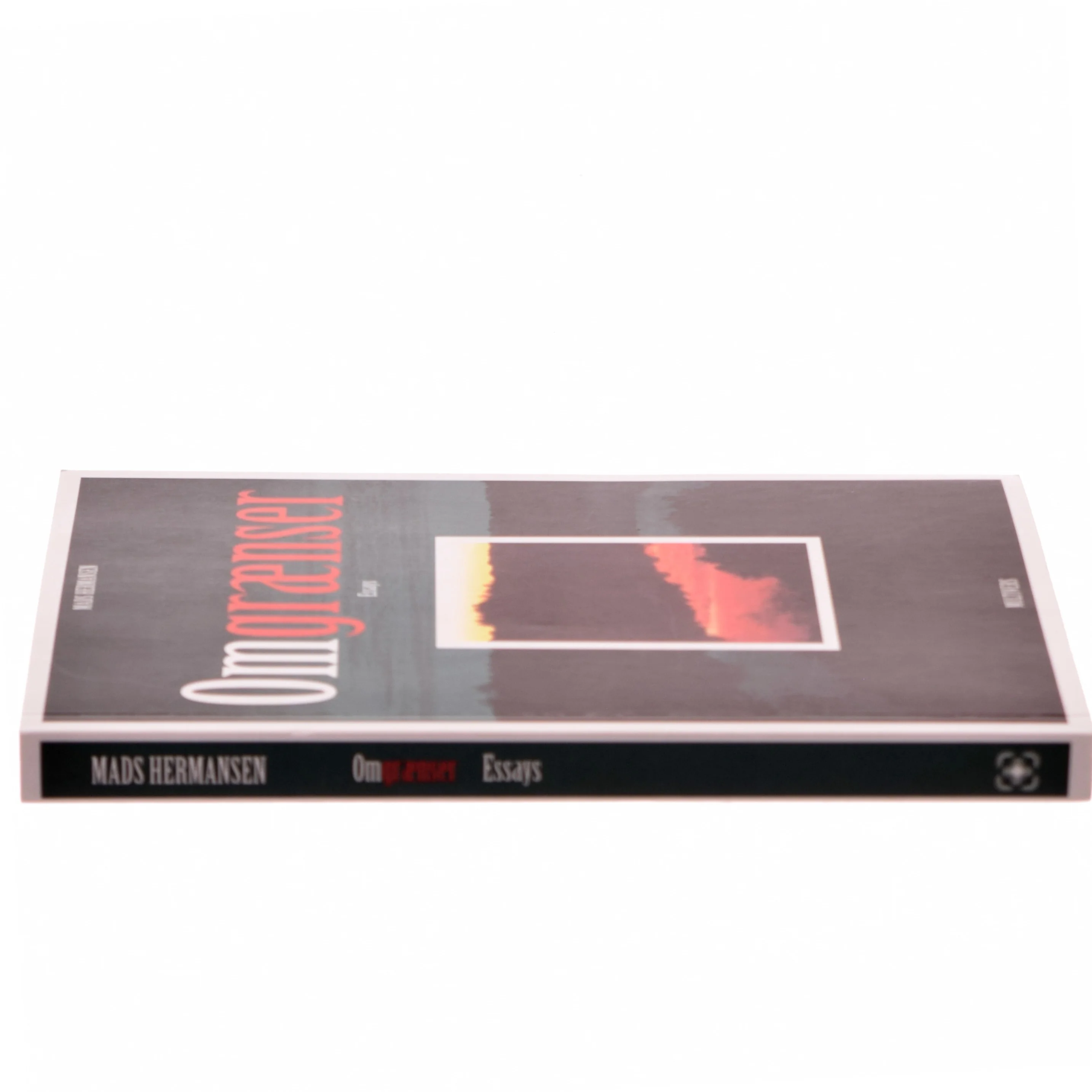 Omgrænser : essays af Mads Hermansen (f. 1946) (Bog)