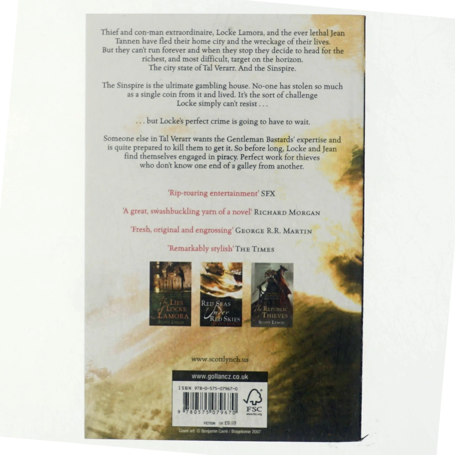 Red seas under red skies af Scott Lynch (Bog)