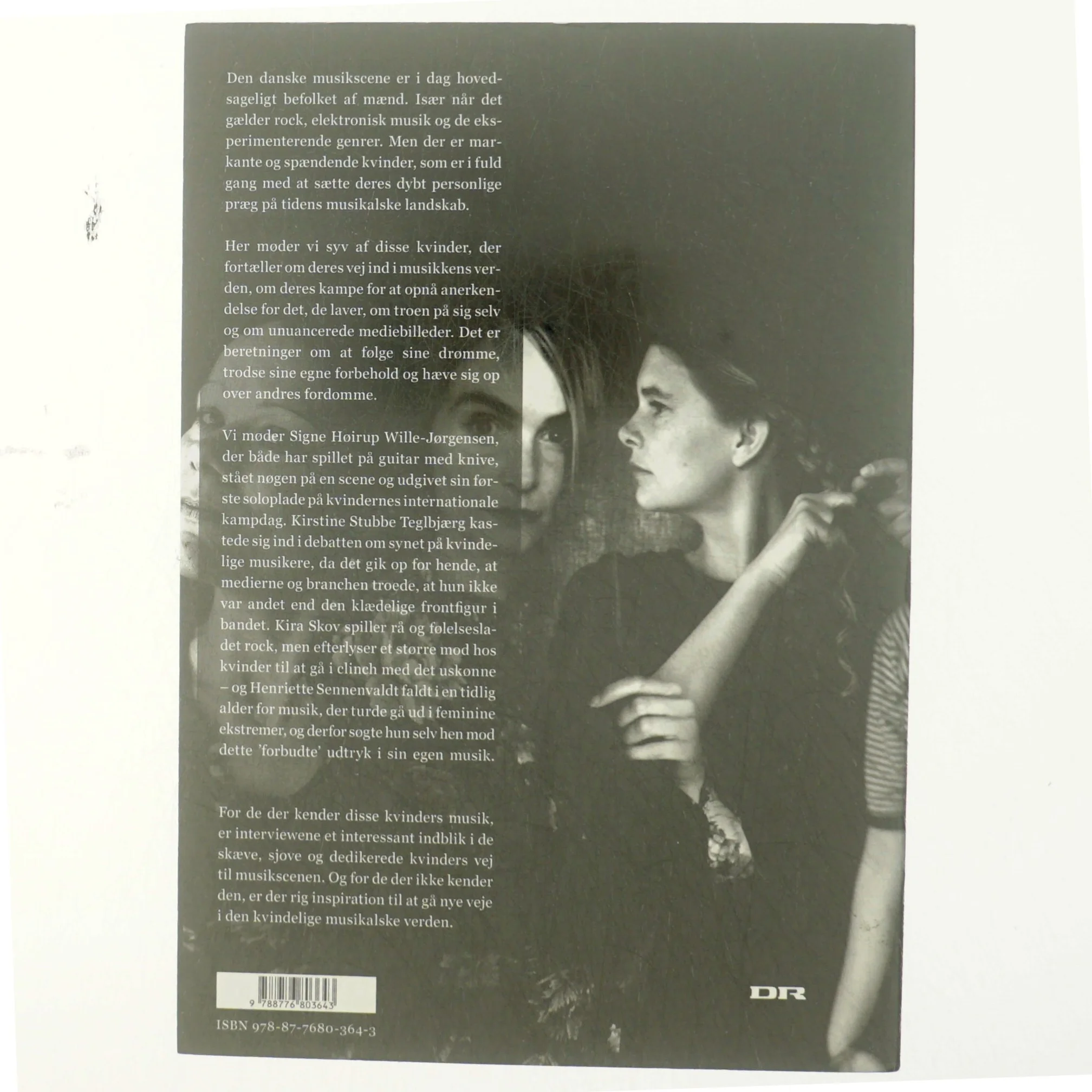 Feminint forstærket : syv samtaler med kvindelige musikere (Bog)