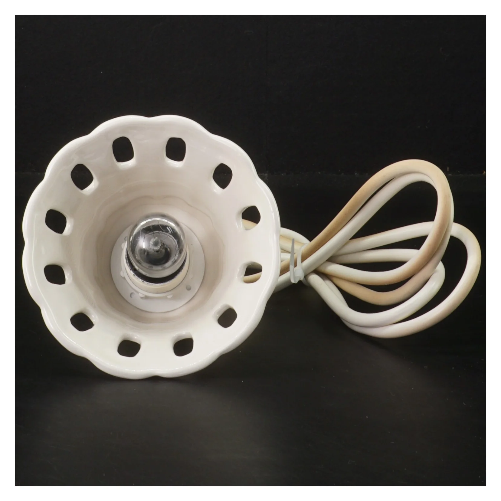 Hængelampe i keramisk design (str. Ø 10,5 cm)