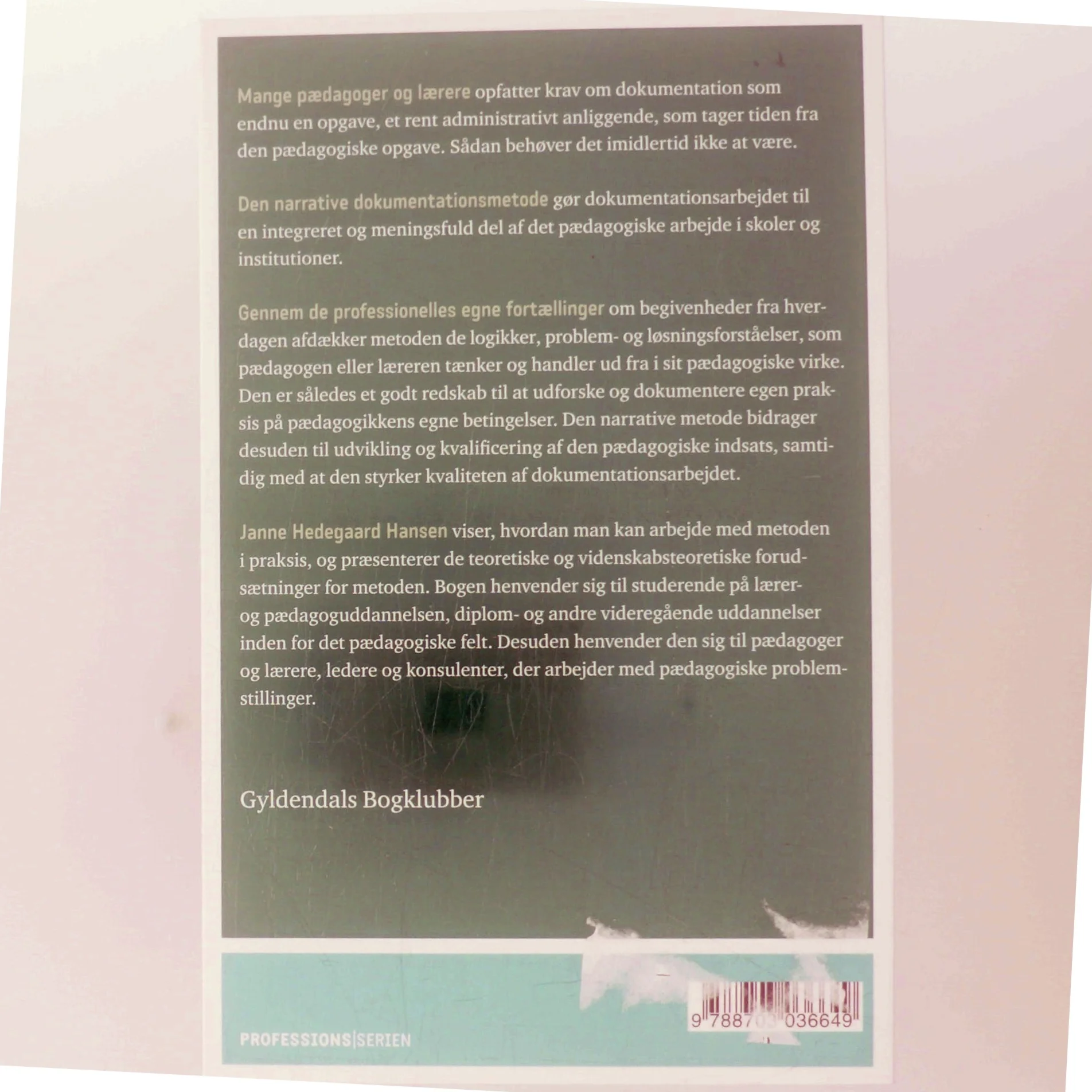 Narrativ dokumentation : en metode til udvikling af pædagogisk arbejde af Janne Hedegaard Hansen (Bog)