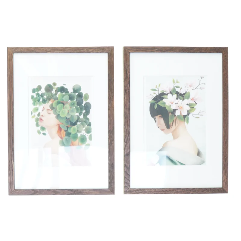 2 kvindeportrætter i billedrammer i træ (str. 32 x 23 cm)