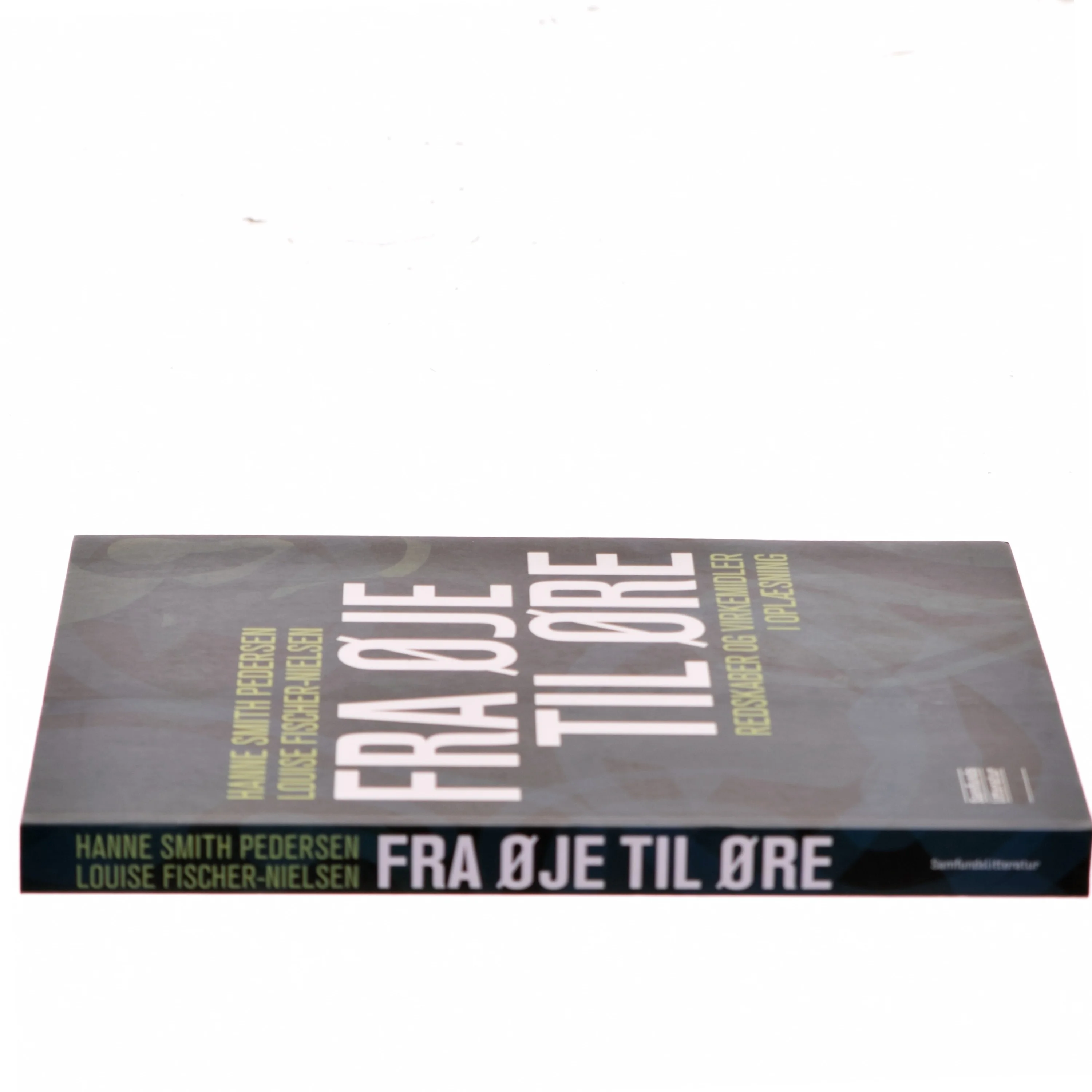 Fra øje til øre : redskaber og virkemidler i oplæsning af Hanne Smith Pedersen (Bog)