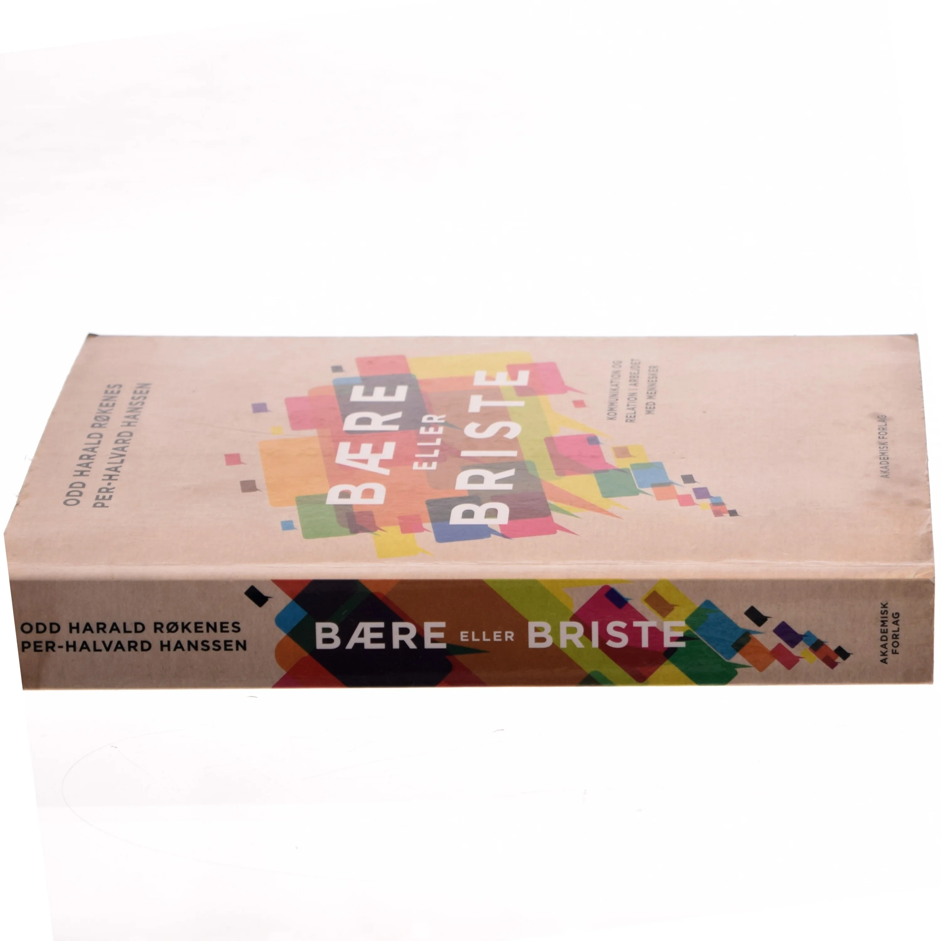 Bære eller briste : kommunikation og relation i arbejdet med mennesker af Odd Harald Røkenes (Bog)