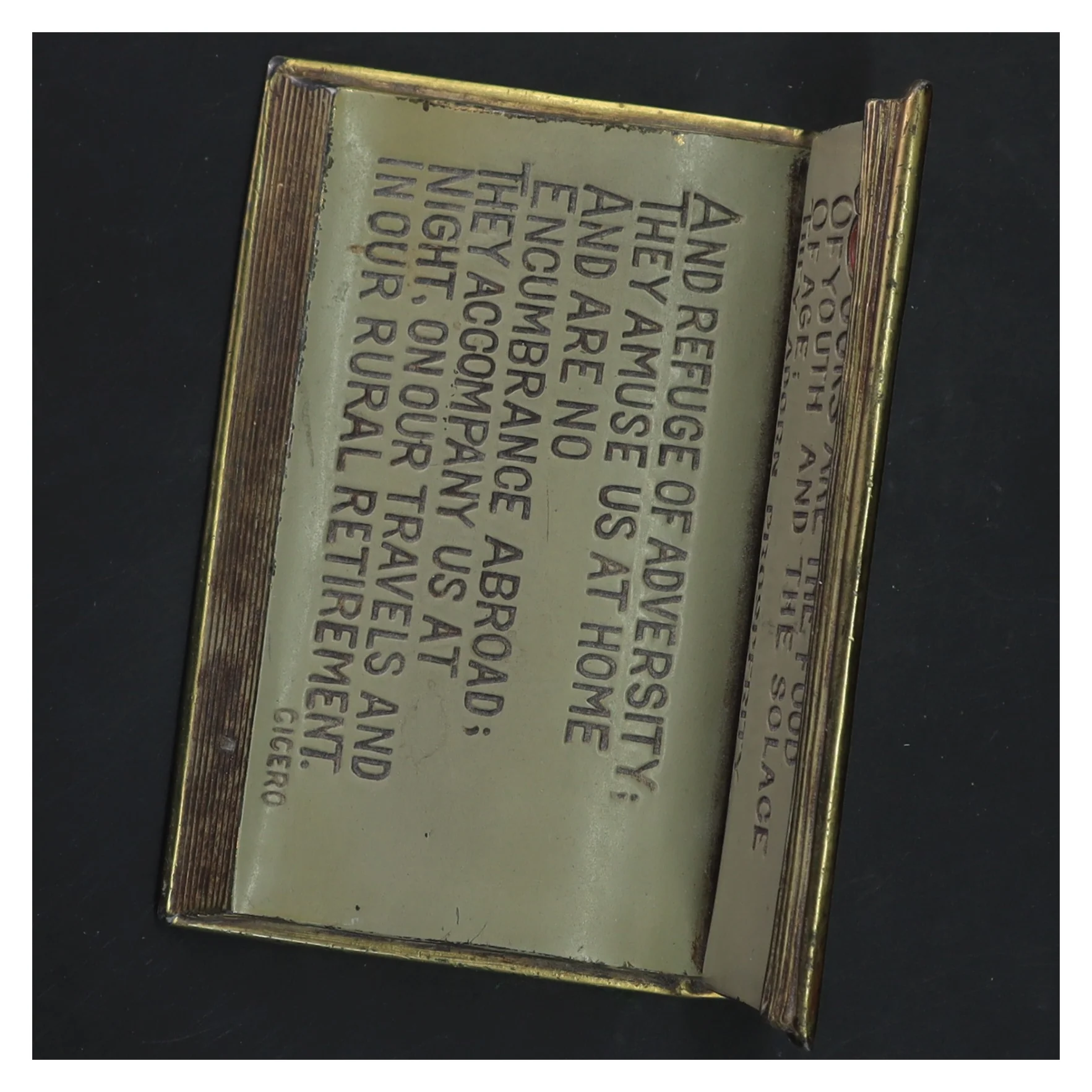 Dekorativ bogformet skilt med citater (str. 10x11x16 cm)