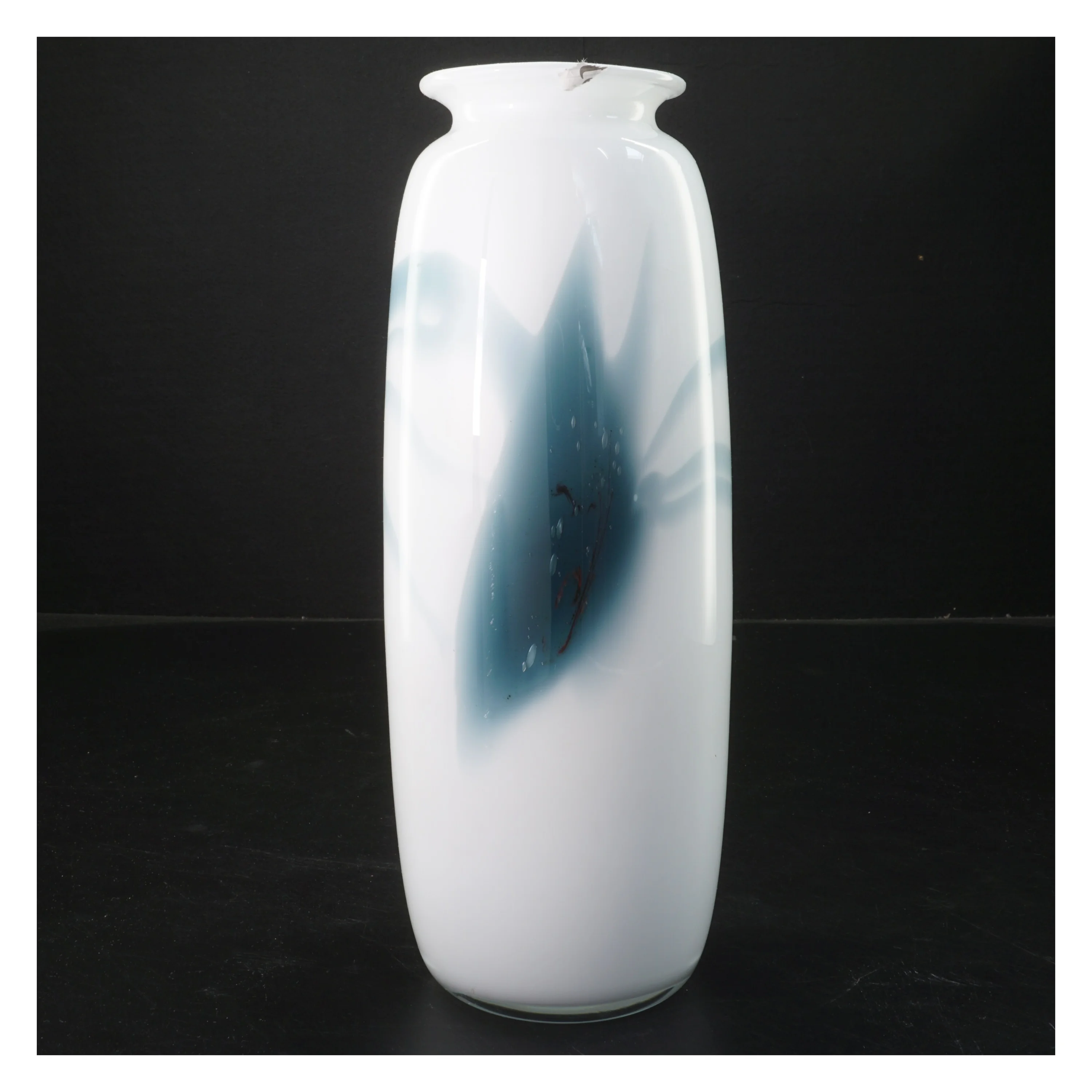 Holmegård Atlantisvase med blå mønster (str. Ø 8 cm længde 27 cm)