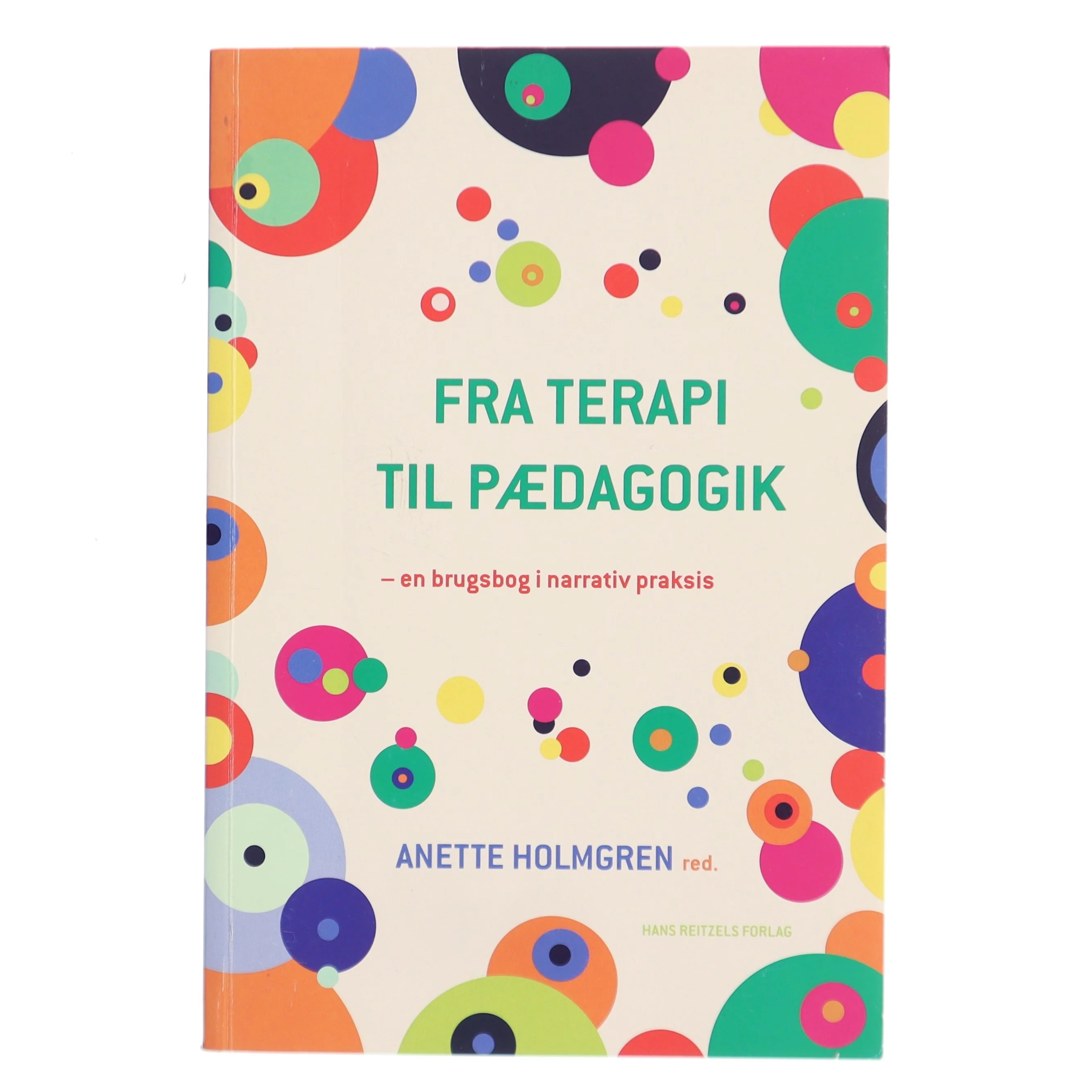 Fra terapi til pædagogik : en brugsbog i narrativ praksis af Anette Holmgren (Bog)