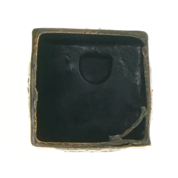 Metal Vase med blå emalje dekoration (str. 9 x 6 cm)