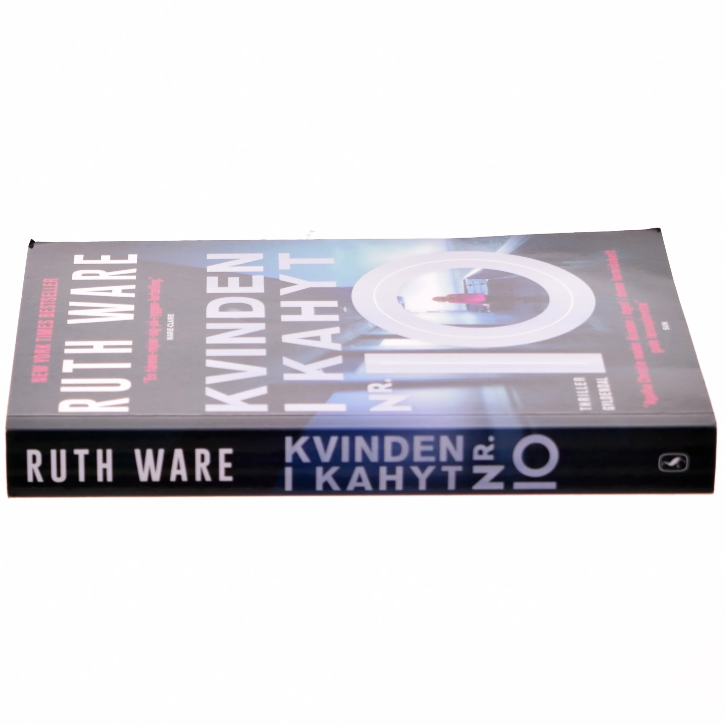 Kvinden i kahyt nr. 10 : thriller af Ruth Ware (f. 1977) (Bog)