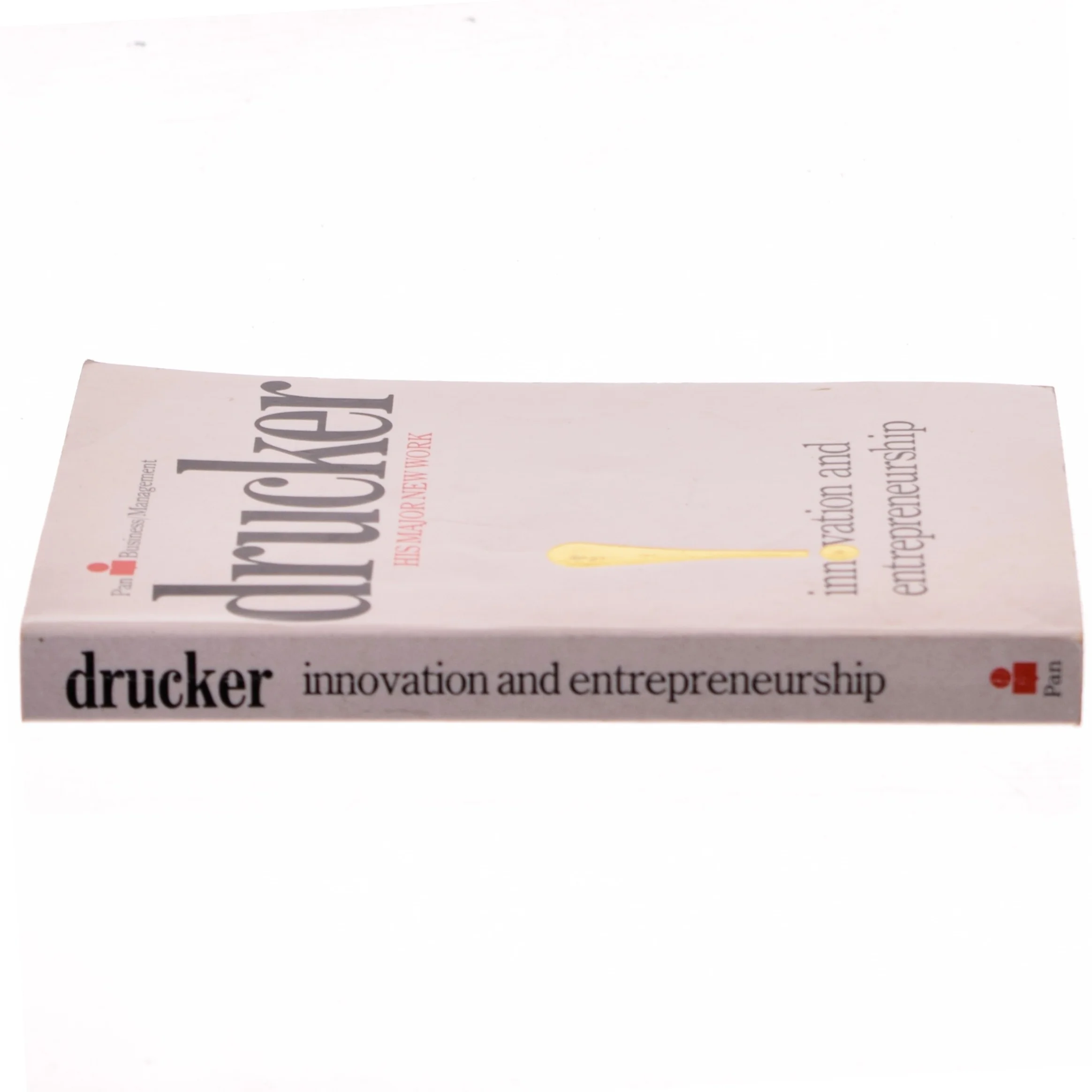 Innovation and entrepreneurship : practice and principles af Peter F. Drucker (Bog)