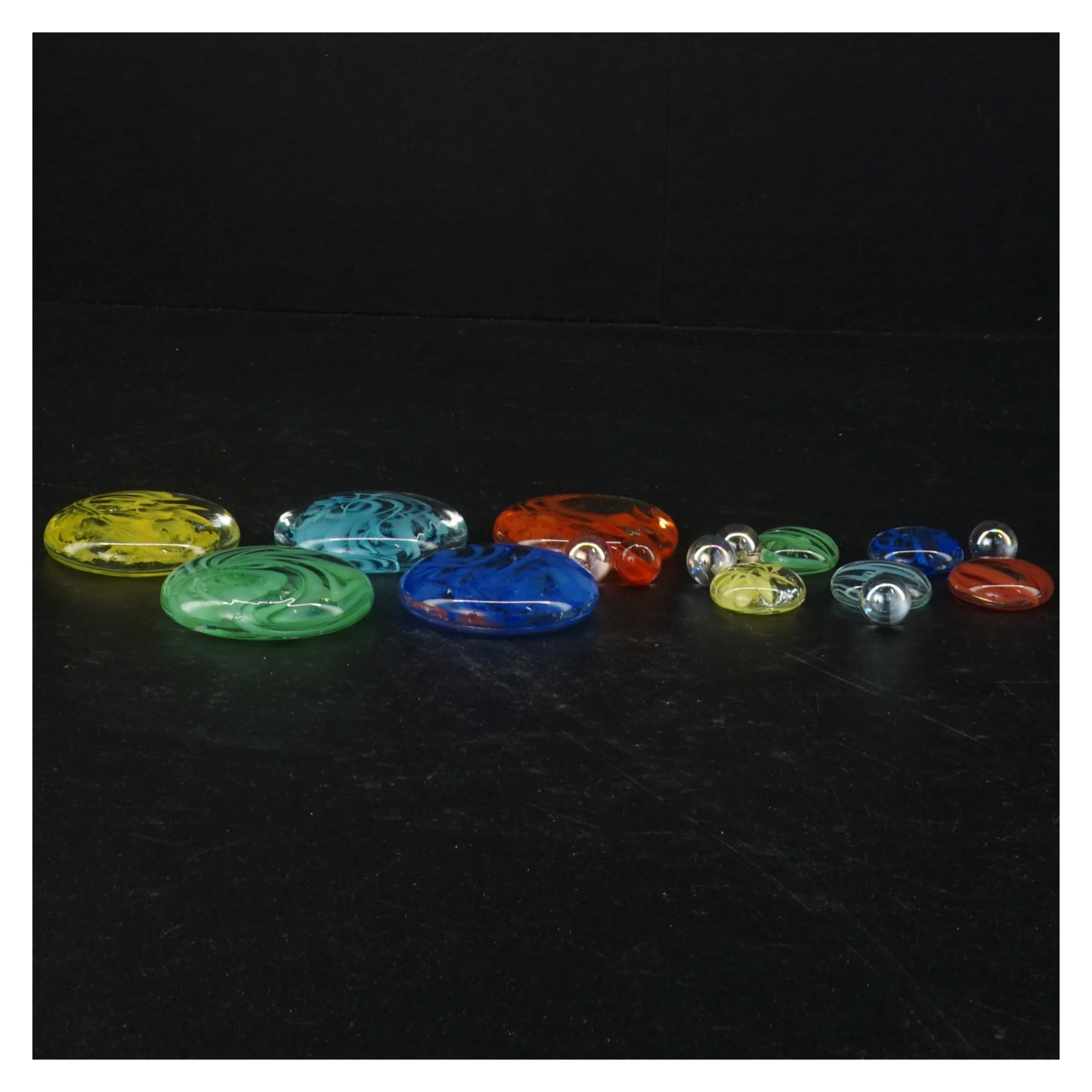 Dekorative glassten (str. O en cm ø 2,5 cm o 5 cm)