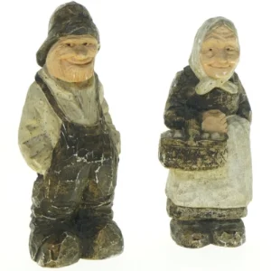 Fgurer af ældre par (str. 20 x 9 cm og 21 x 9 cm)