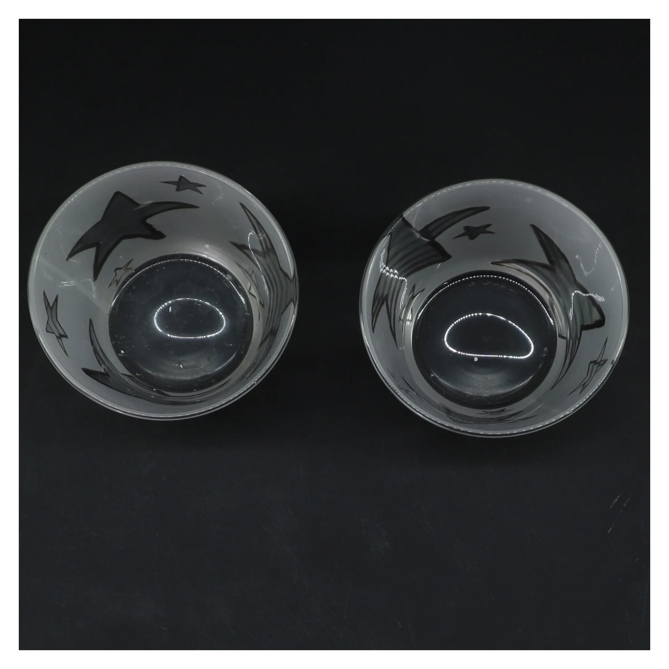 Glas med stjernemønster (str. Ø 8,5 cm højde 9 cm)