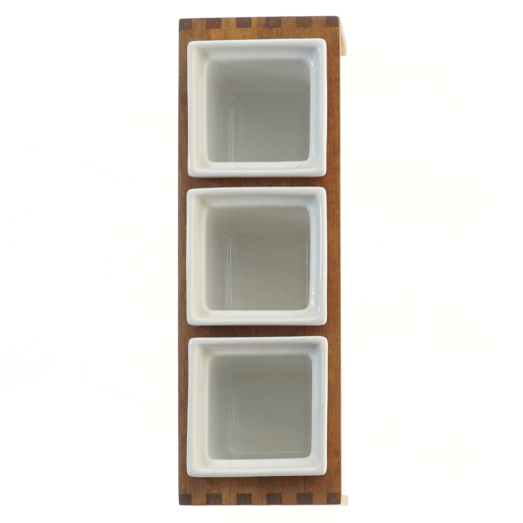 Sæt med tre keramiske skåle med træstativ fra Trip Trap (str. 11x33x9 cm)