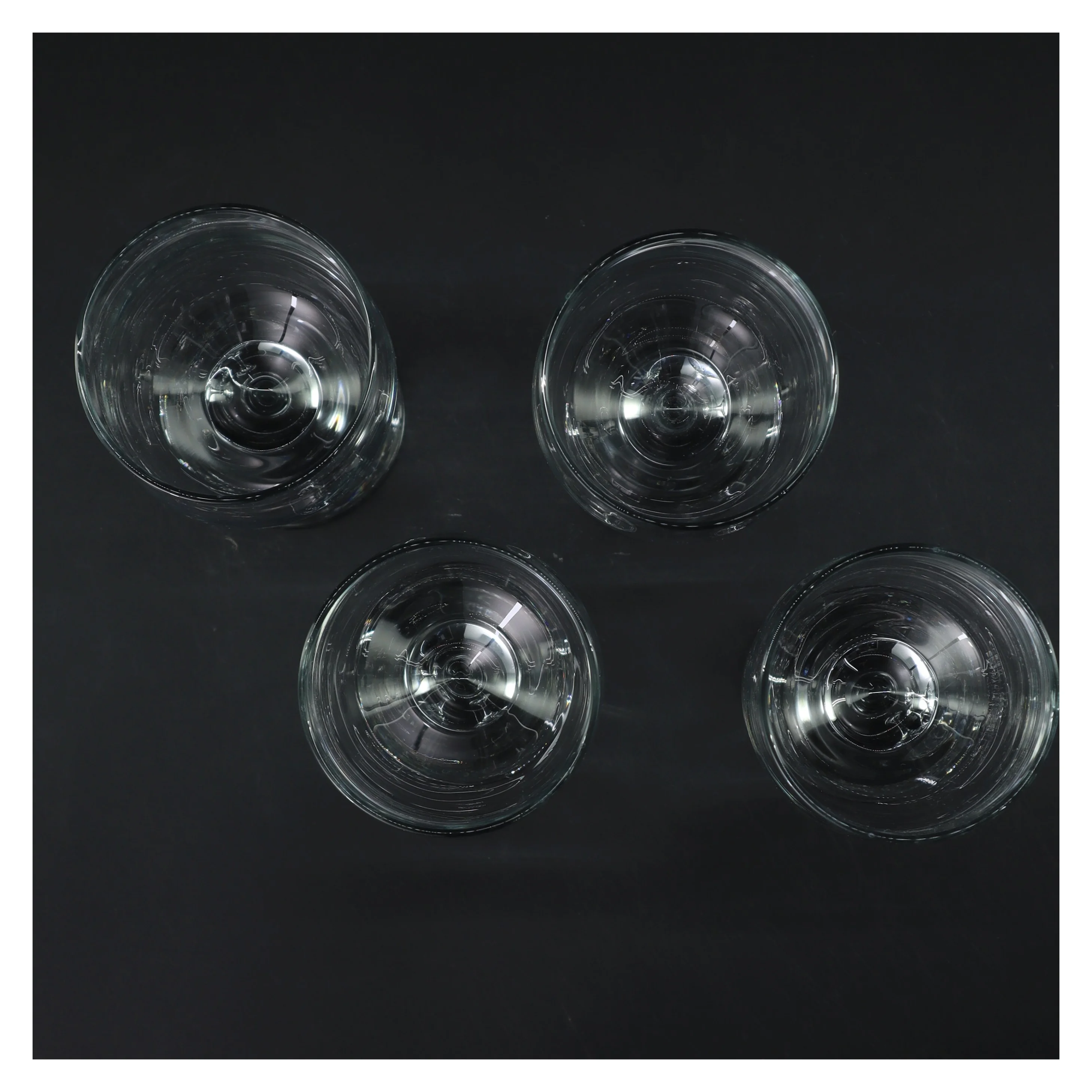 4 stk vinglas (str. 4 stk Ø 7,5 cm længde 17 cm)