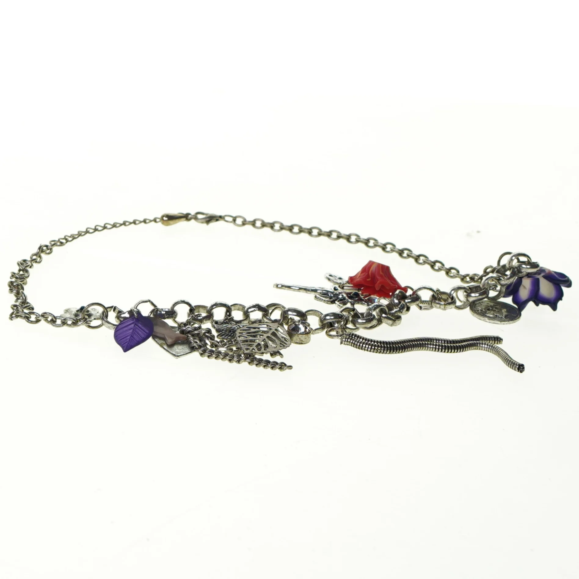 Halskæde med vedhæng (str. 28 cm)