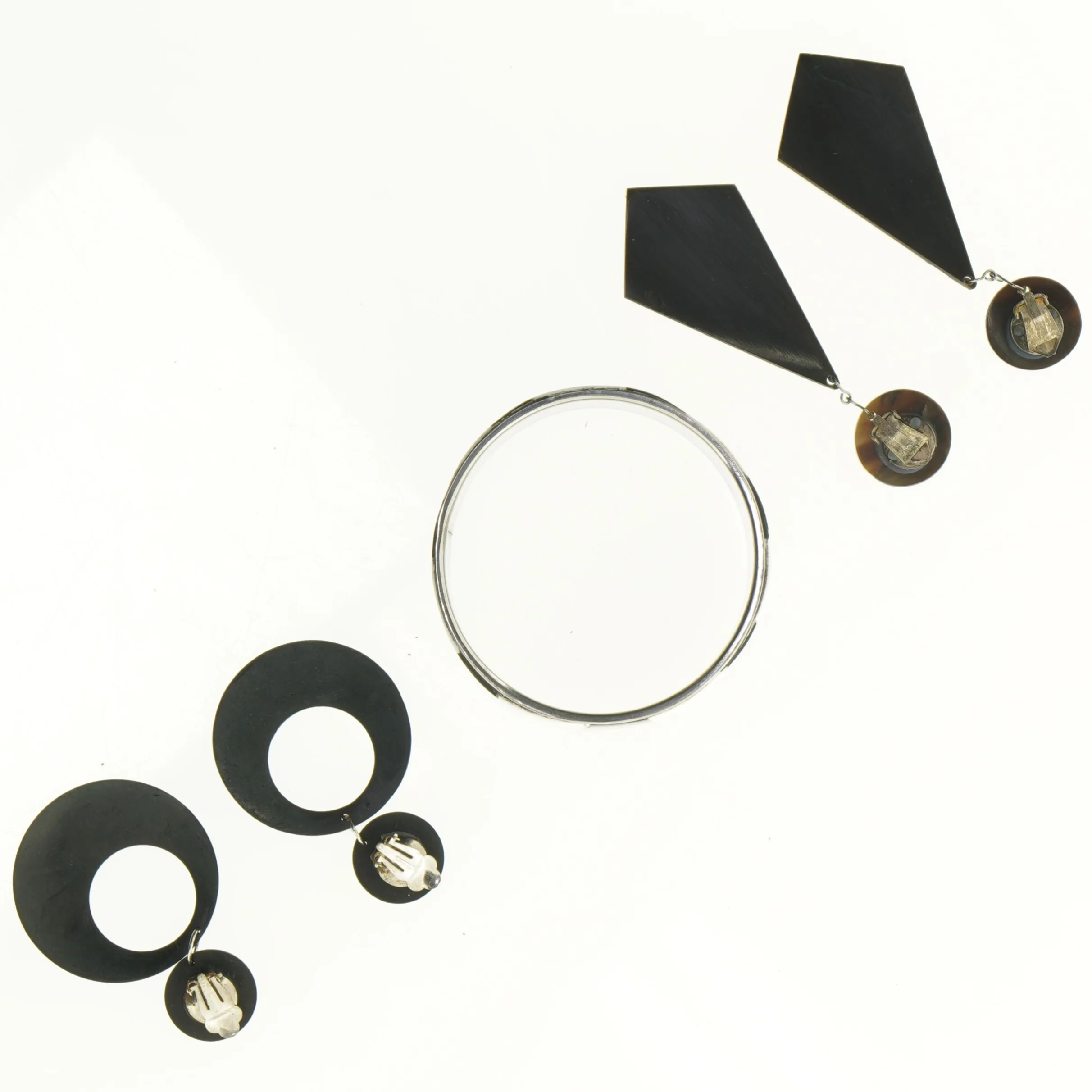 Smykkesæt med armbånd og øreringe (str. Ø 7 cm og 7 cm og 9 cm)
