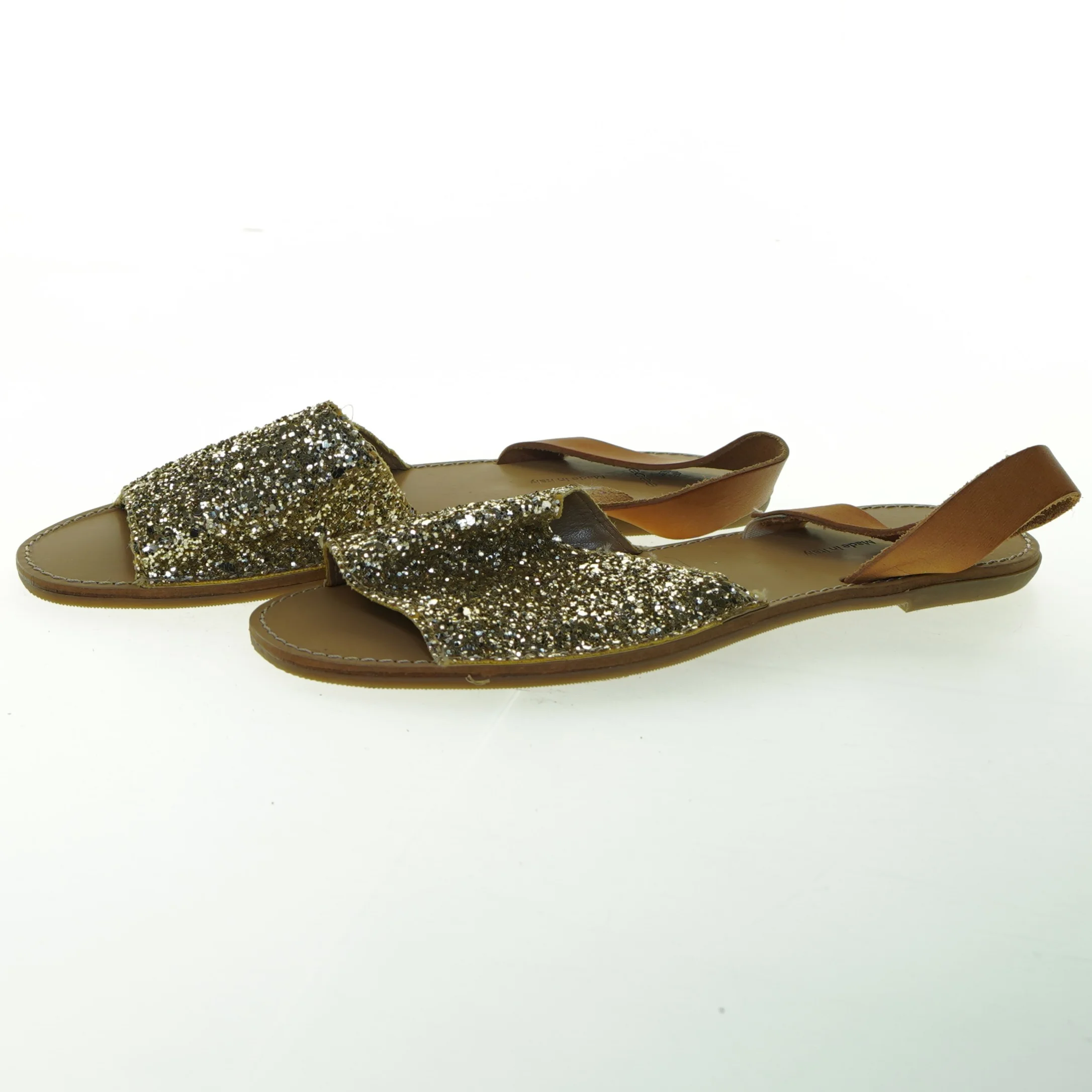 Glimmersandaler fra Pieces (str. 39 )