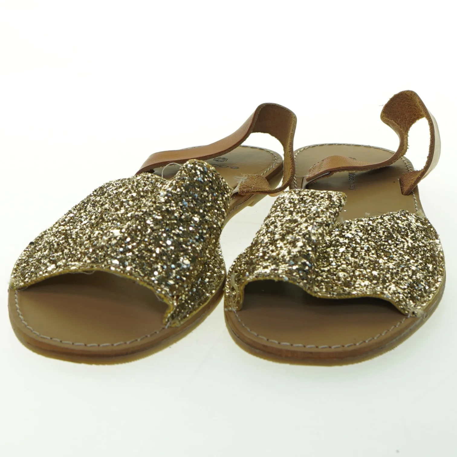 Glimmersandaler fra Pieces (str. 39 )